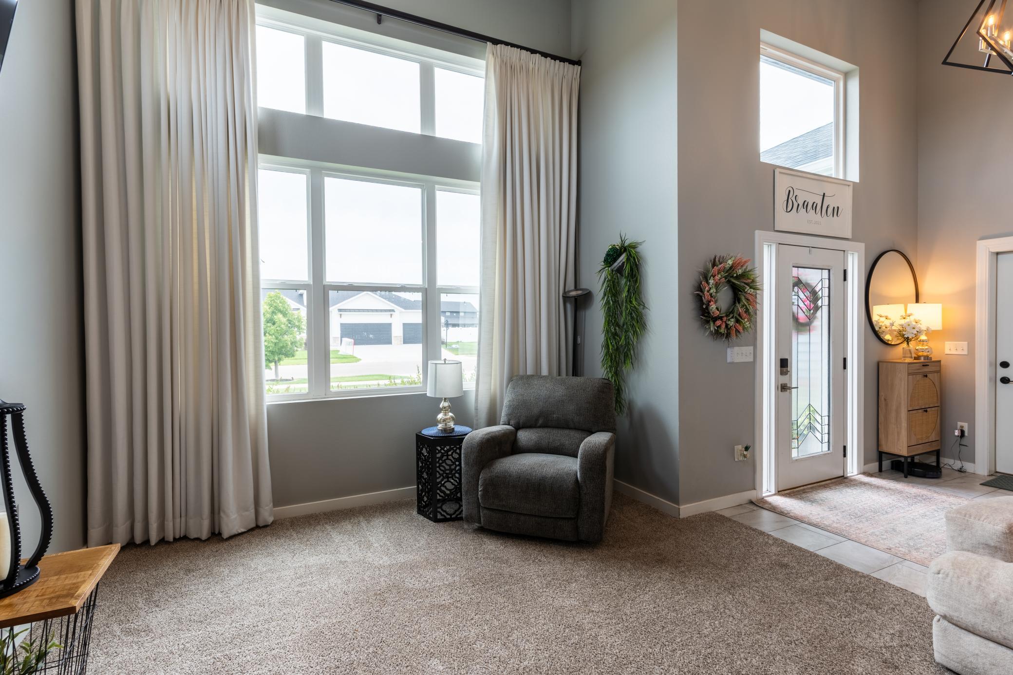 2015 single family home for sale at 902 50th Avenue W in West Fargo, ND — 5 bed, 3 bath (photo 9 of 48)