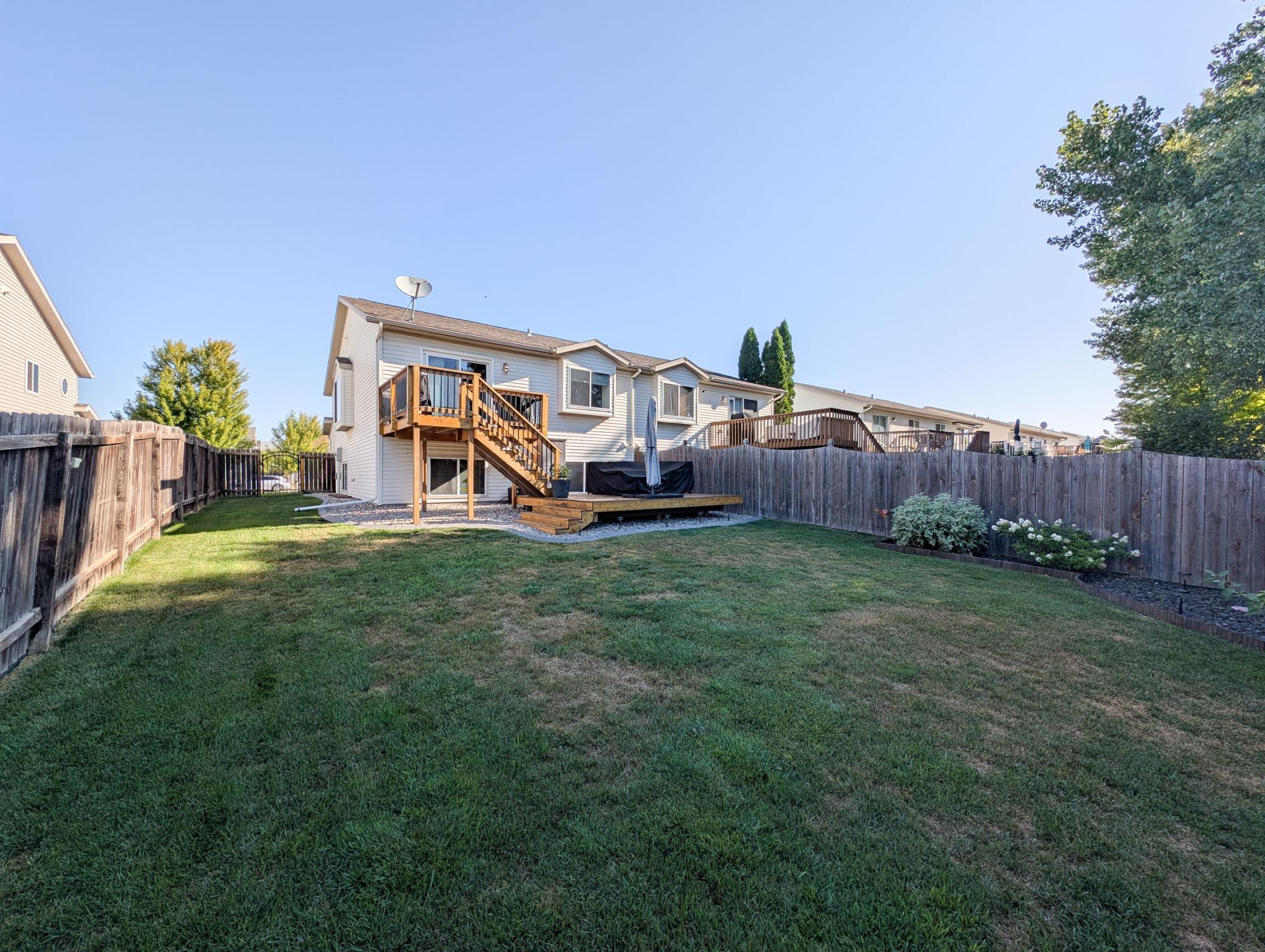 2002 twin home for sale at 707 14TH Avenue E in West Fargo, ND — 3 bed, 2 bath (photo 11 of 46)
