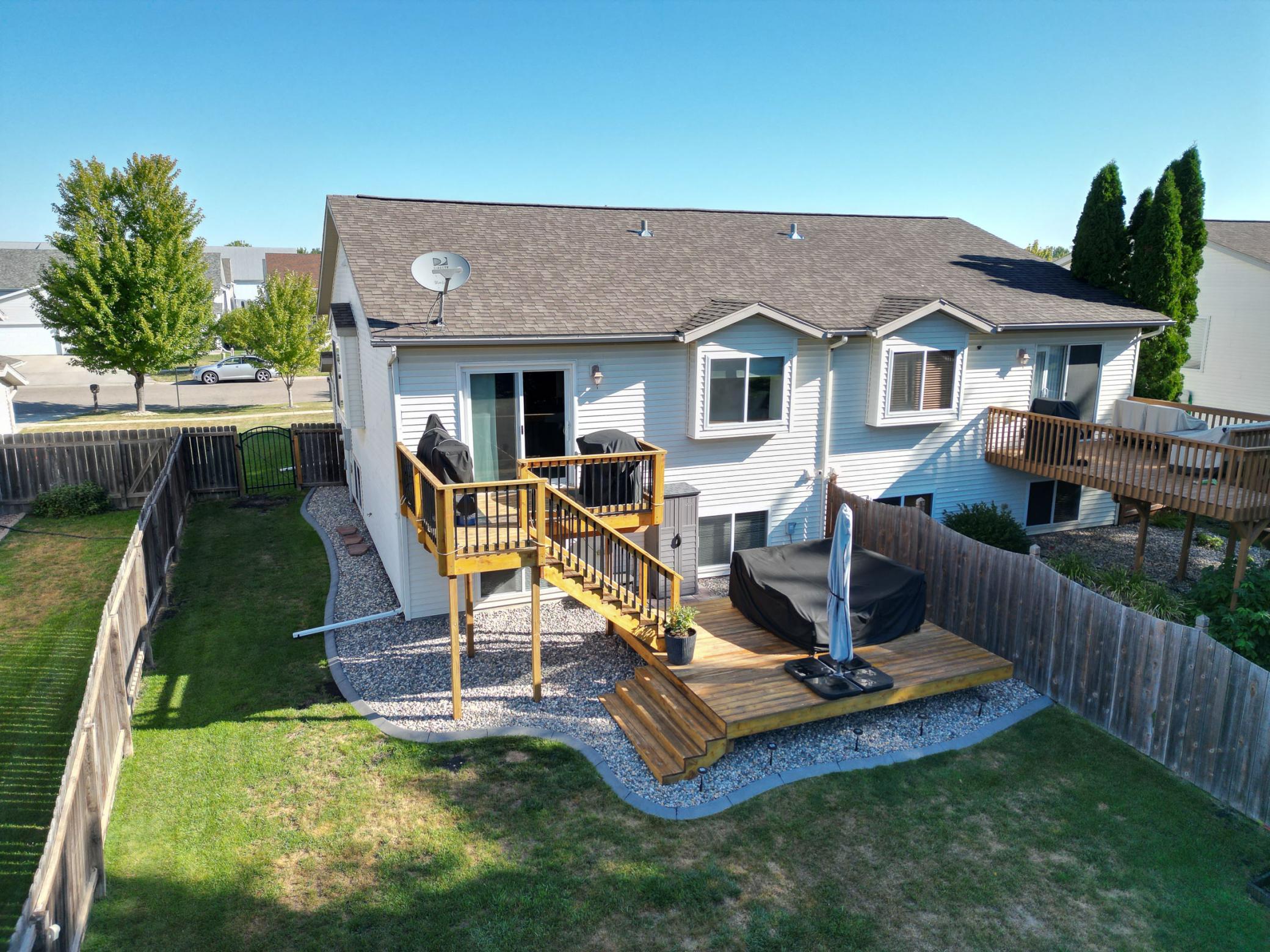 2002 twin home for sale at 707 14TH Avenue E in West Fargo, ND — 3 bed, 2 bath (photo 12 of 46)