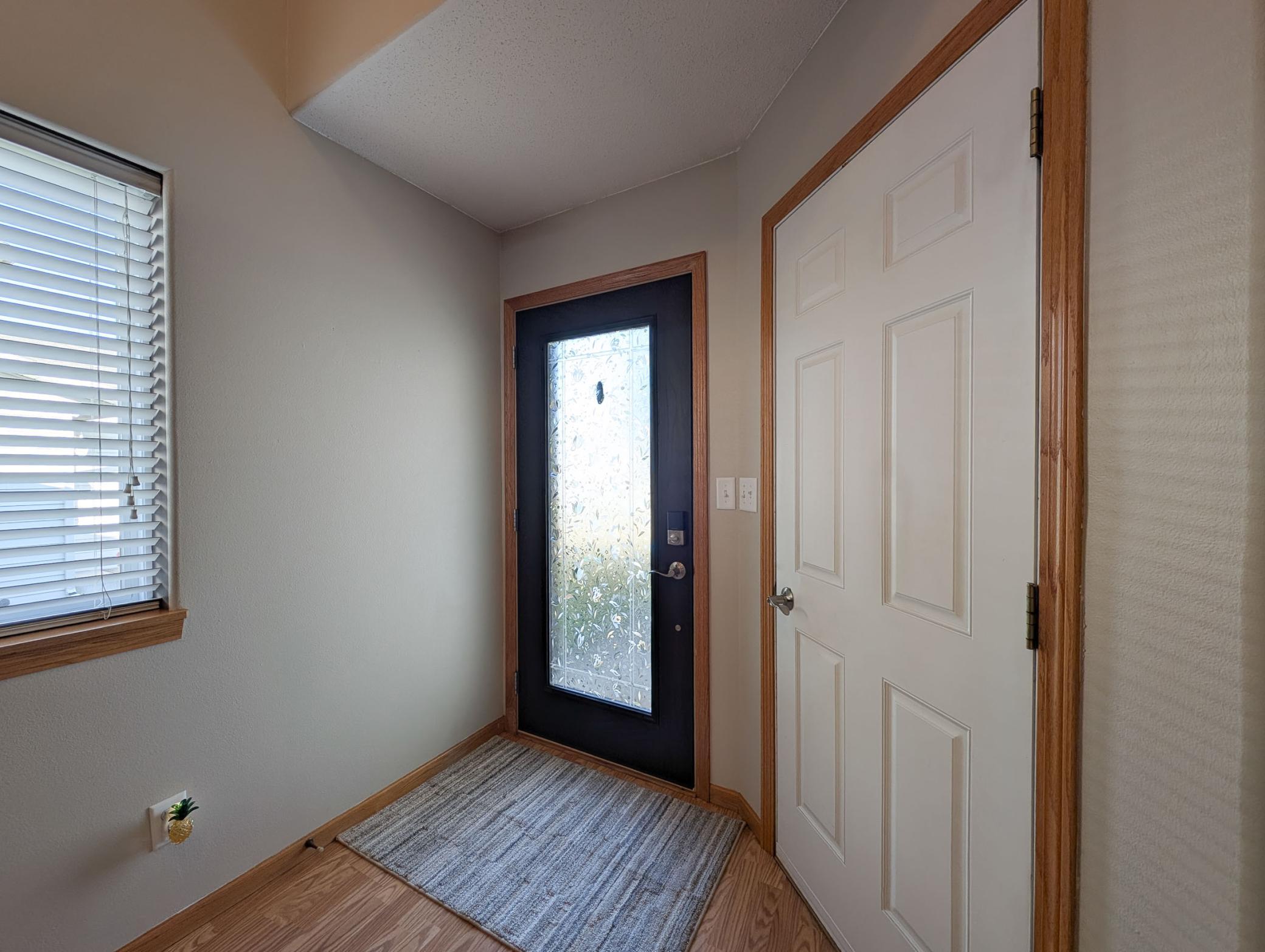 2002 twin home for sale at 707 14TH Avenue E in West Fargo, ND — 3 bed, 2 bath (photo 13 of 46)