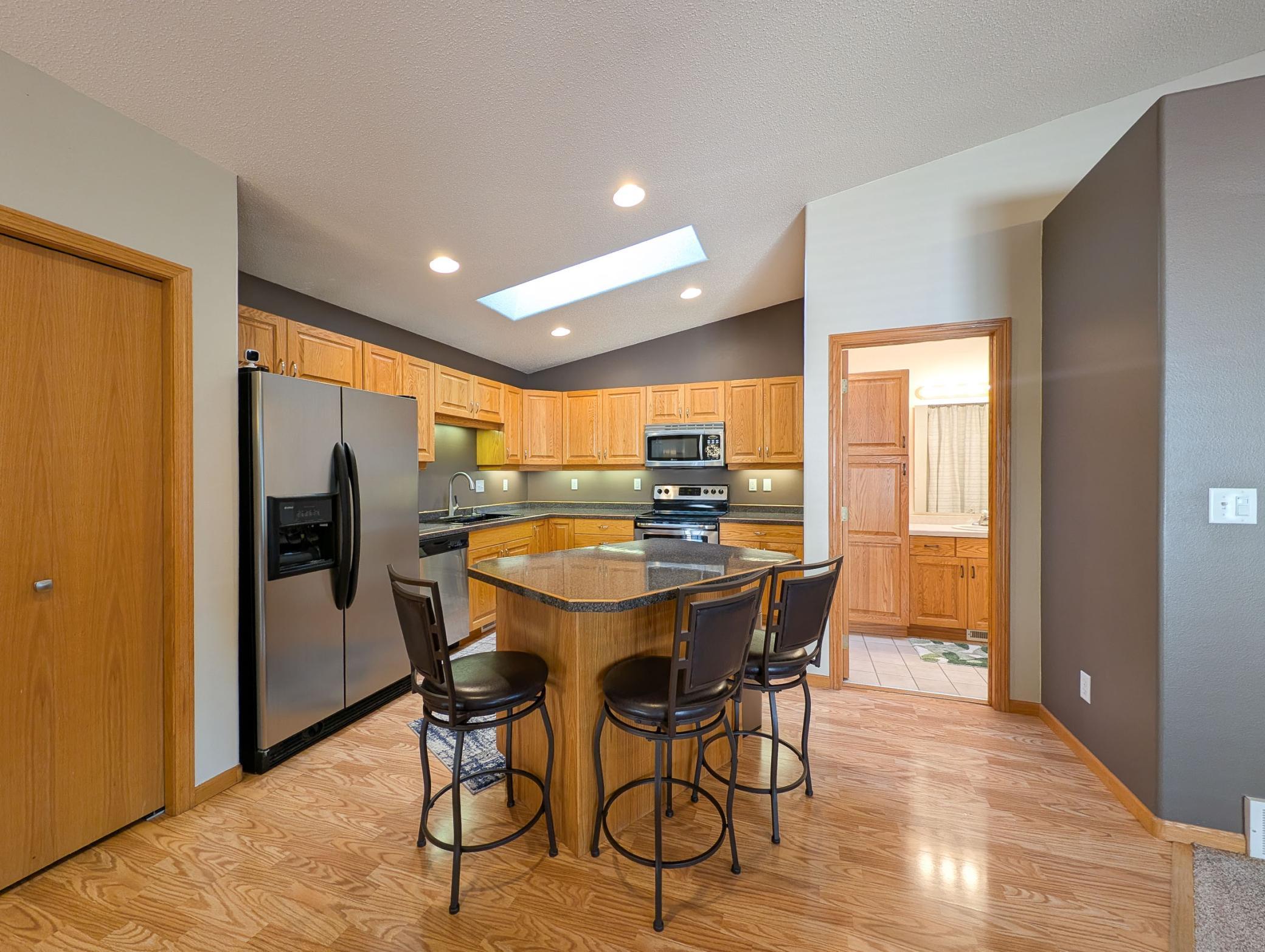 2002 twin home for sale at 707 14TH Avenue E in West Fargo, ND — 3 bed, 2 bath (photo 18 of 46)