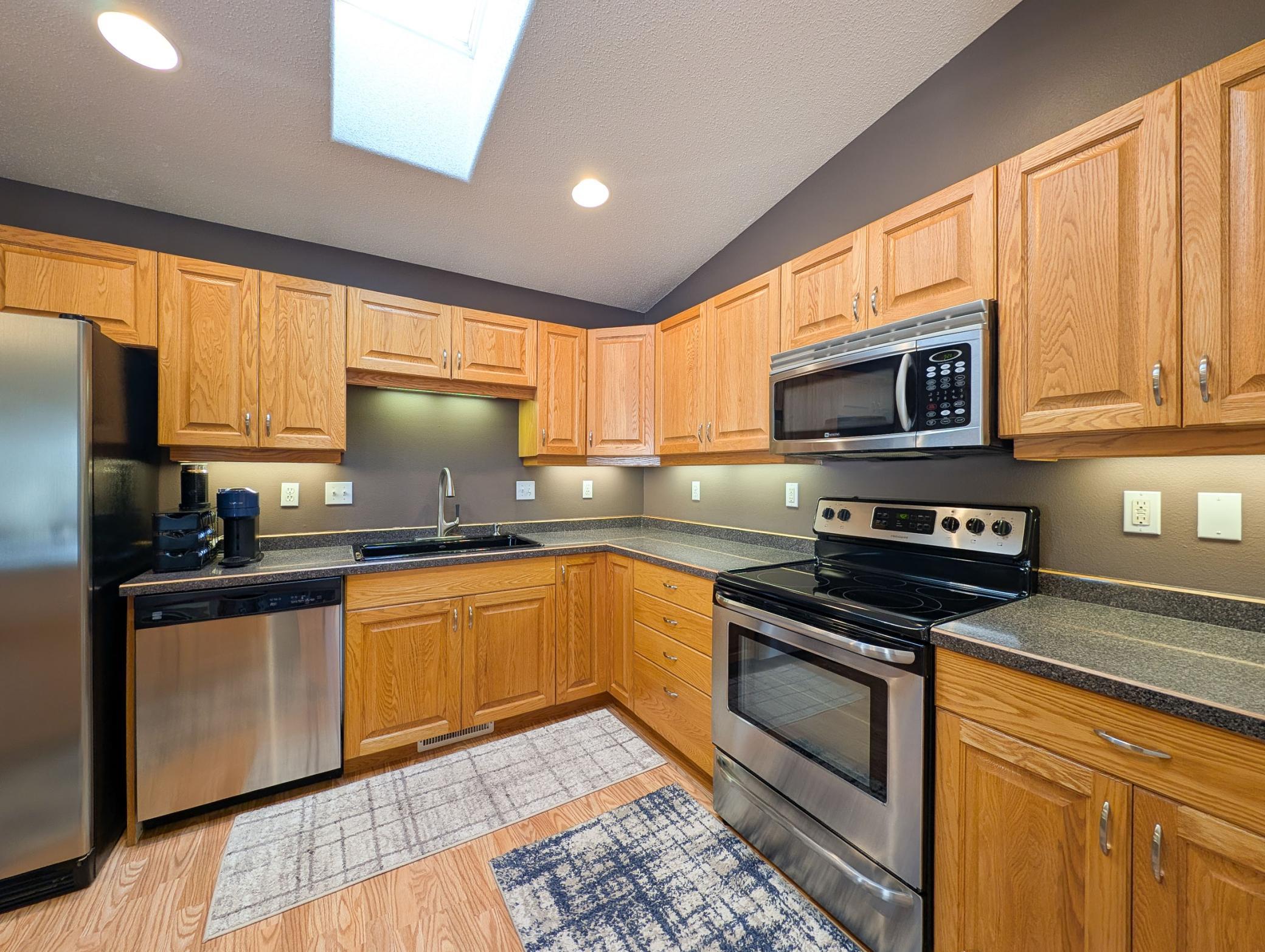 2002 twin home for sale at 707 14TH Avenue E in West Fargo, ND — 3 bed, 2 bath (photo 19 of 46)