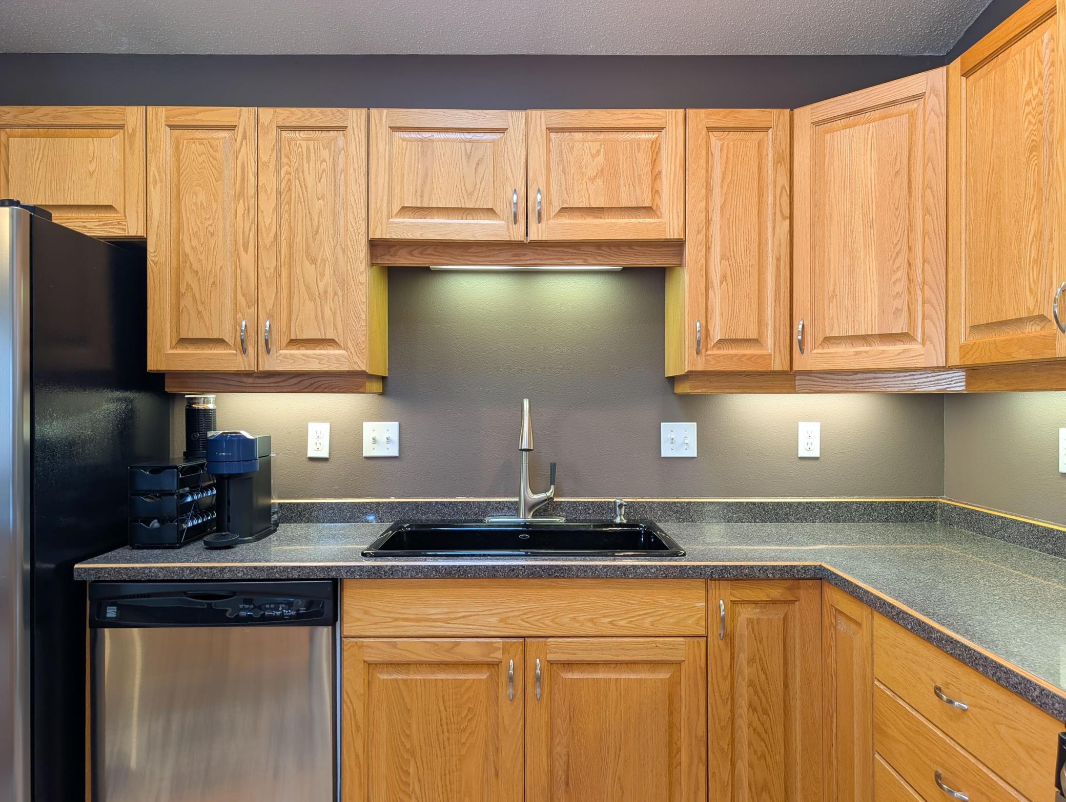 2002 twin home for sale at 707 14TH Avenue E in West Fargo, ND — 3 bed, 2 bath (photo 20 of 46)