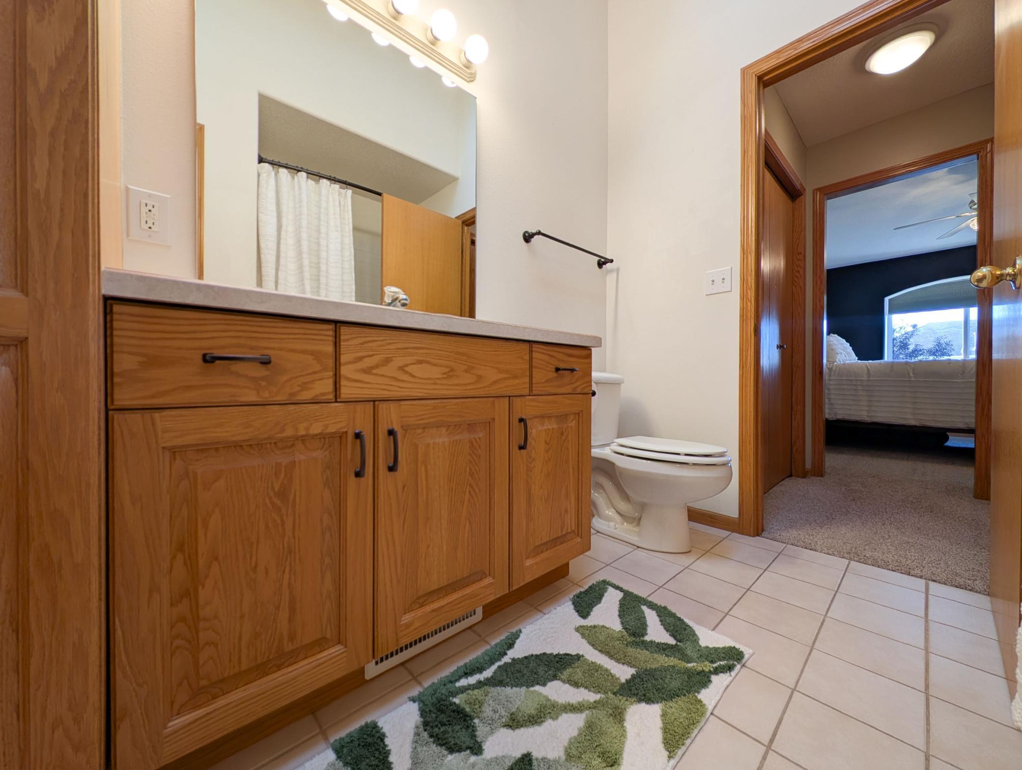 2002 twin home for sale at 707 14TH Avenue E in West Fargo, ND — 3 bed, 2 bath (photo 23 of 46)