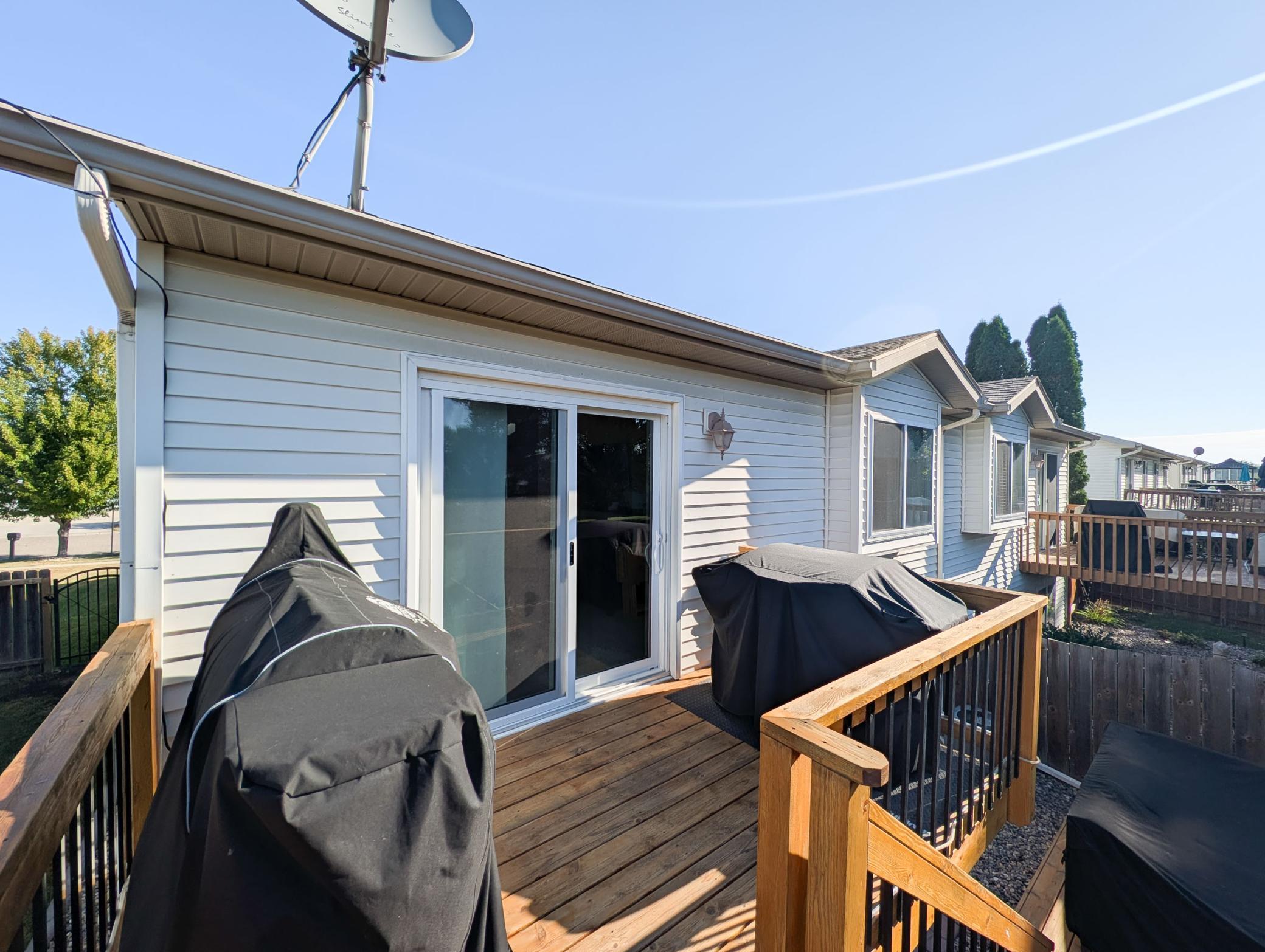 2002 twin home for sale at 707 14TH Avenue E in West Fargo, ND — 3 bed, 2 bath (photo 28 of 46)