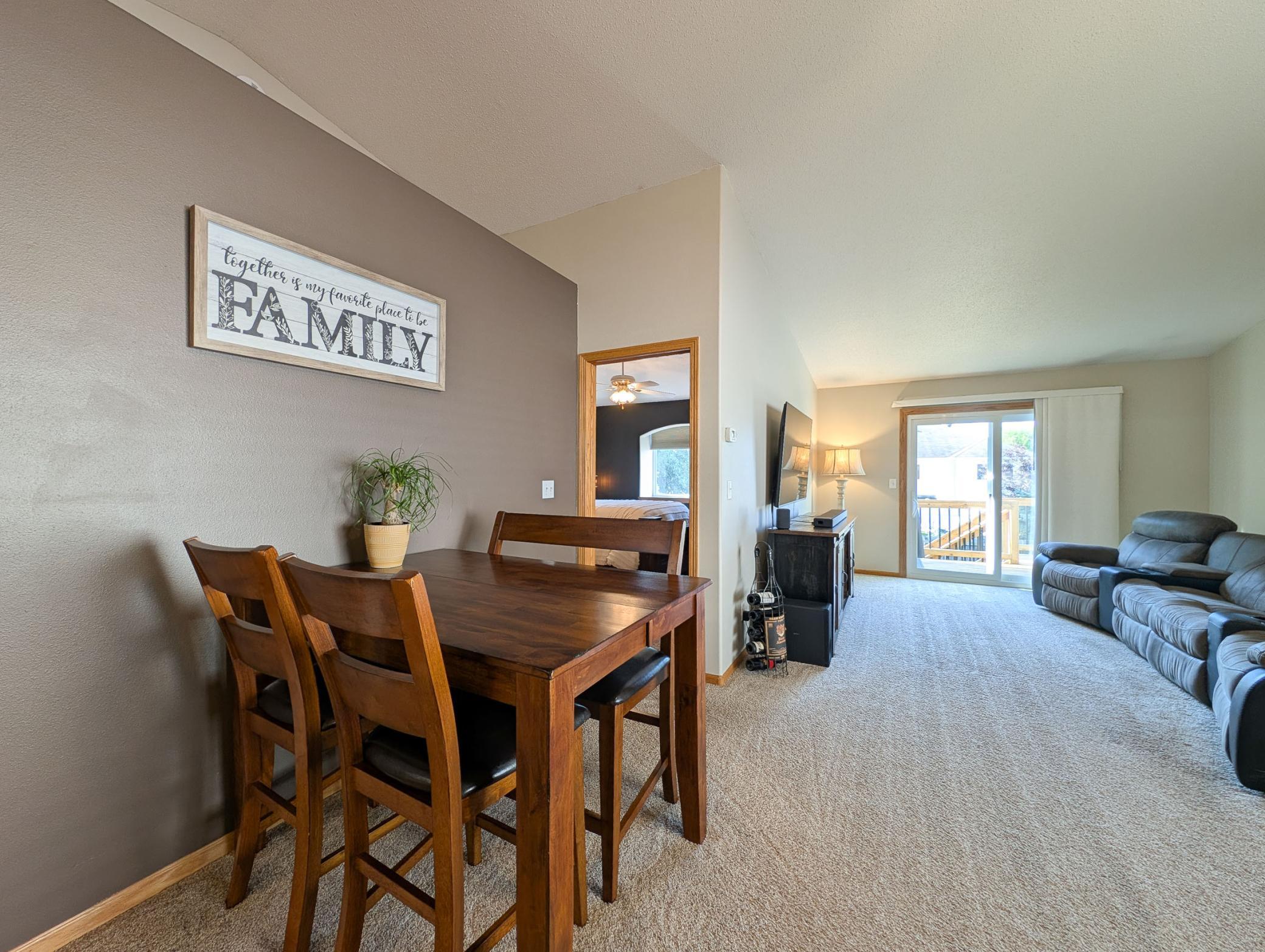 2002 twin home for sale at 707 14TH Avenue E in West Fargo, ND — 3 bed, 2 bath (photo 29 of 46)
