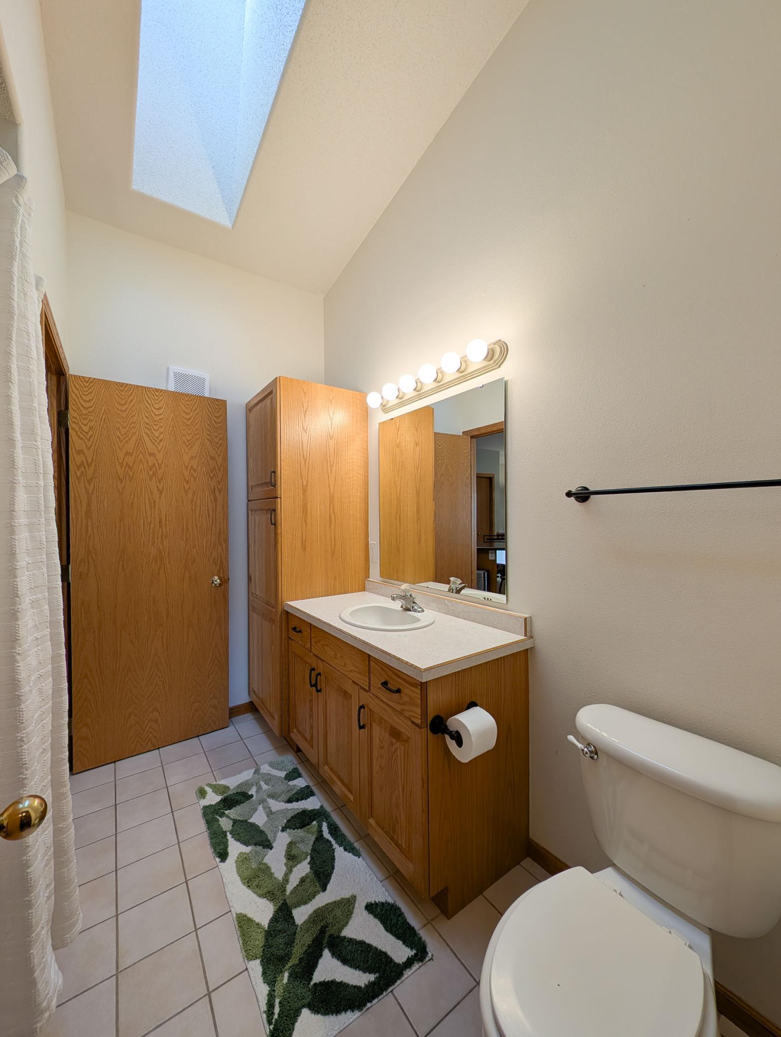 2002 twin home for sale at 707 14TH Avenue E in West Fargo, ND — 3 bed, 2 bath (photo 33 of 46)
