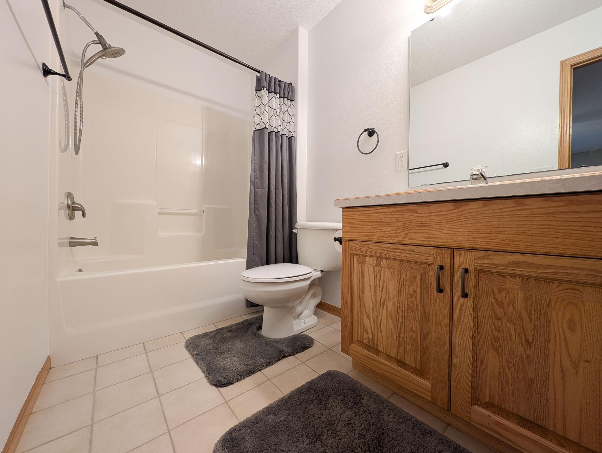2002 twin home for sale at 707 14TH Avenue E in West Fargo, ND — 3 bed, 2 bath (photo 38 of 46)