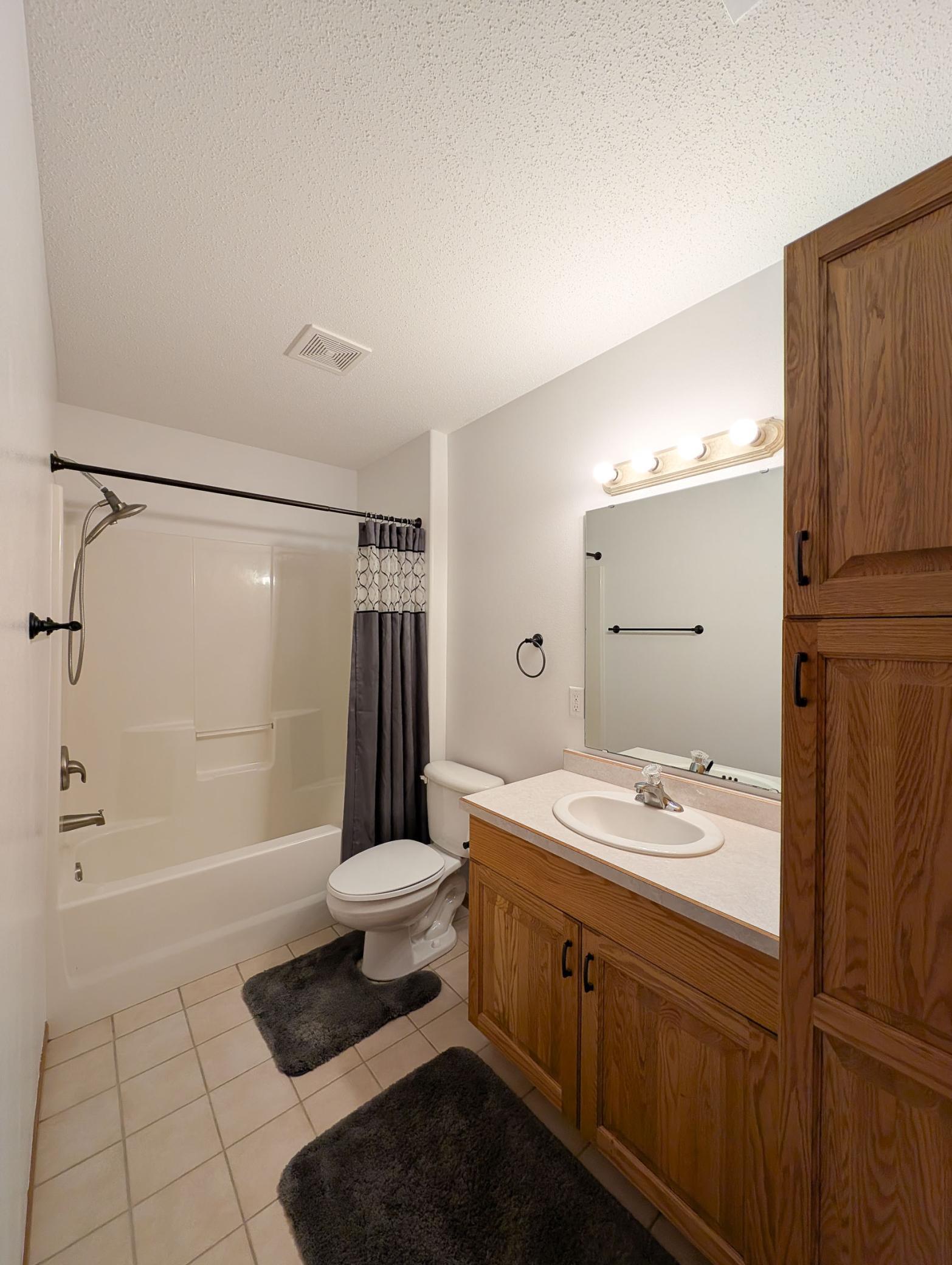 2002 twin home for sale at 707 14TH Avenue E in West Fargo, ND — 3 bed, 2 bath (photo 39 of 46)