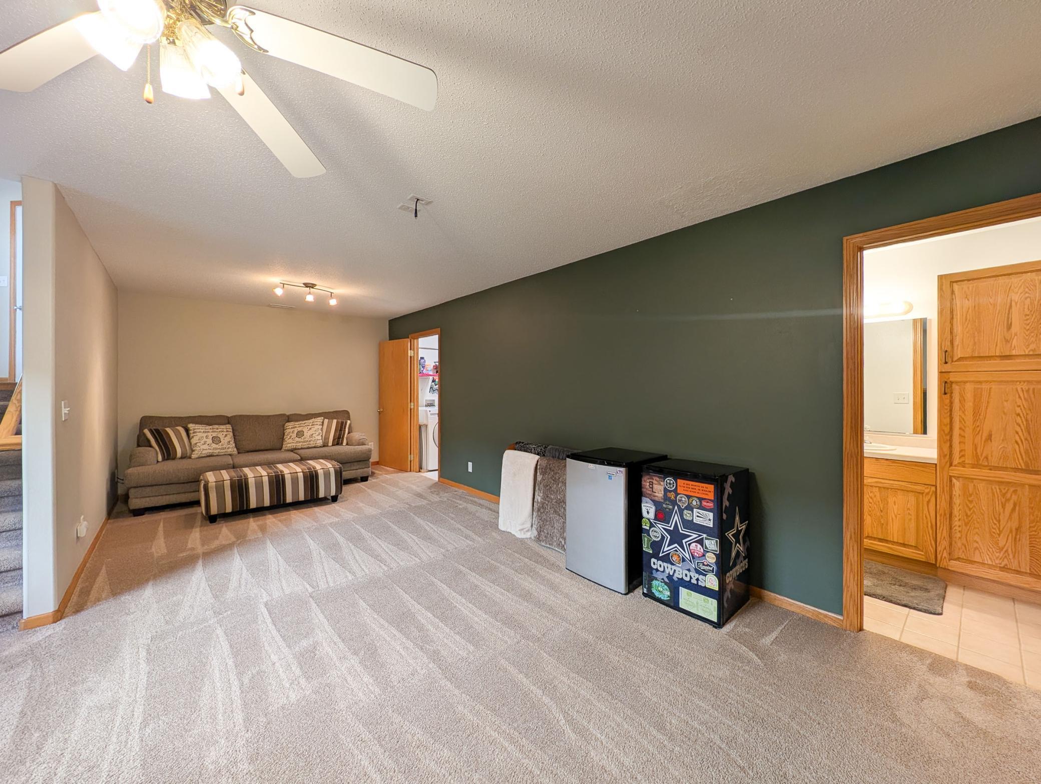 2002 twin home for sale at 707 14TH Avenue E in West Fargo, ND — 3 bed, 2 bath (photo 40 of 46)
