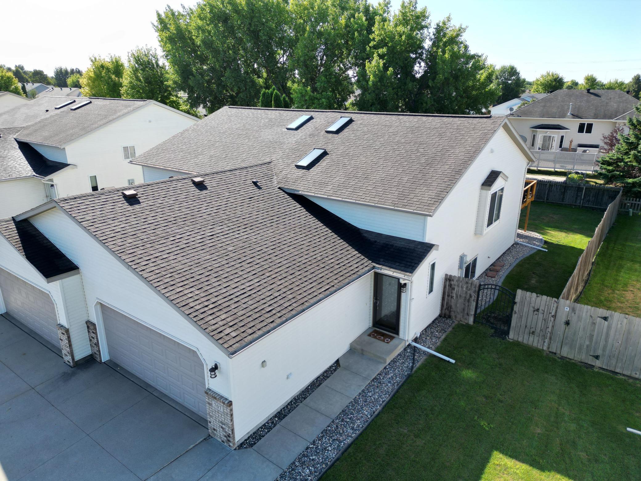 2002 twin home for sale at 707 14TH Avenue E in West Fargo, ND — 3 bed, 2 bath (photo 6 of 46)