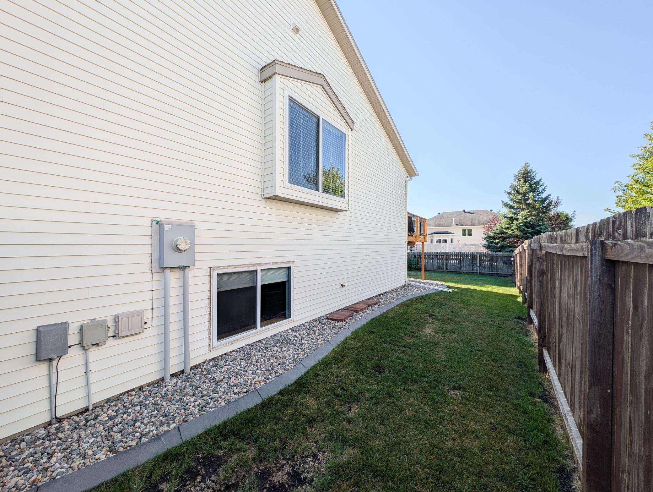 2002 twin home for sale at 707 14TH Avenue E in West Fargo, ND — 3 bed, 2 bath (photo 9 of 46)