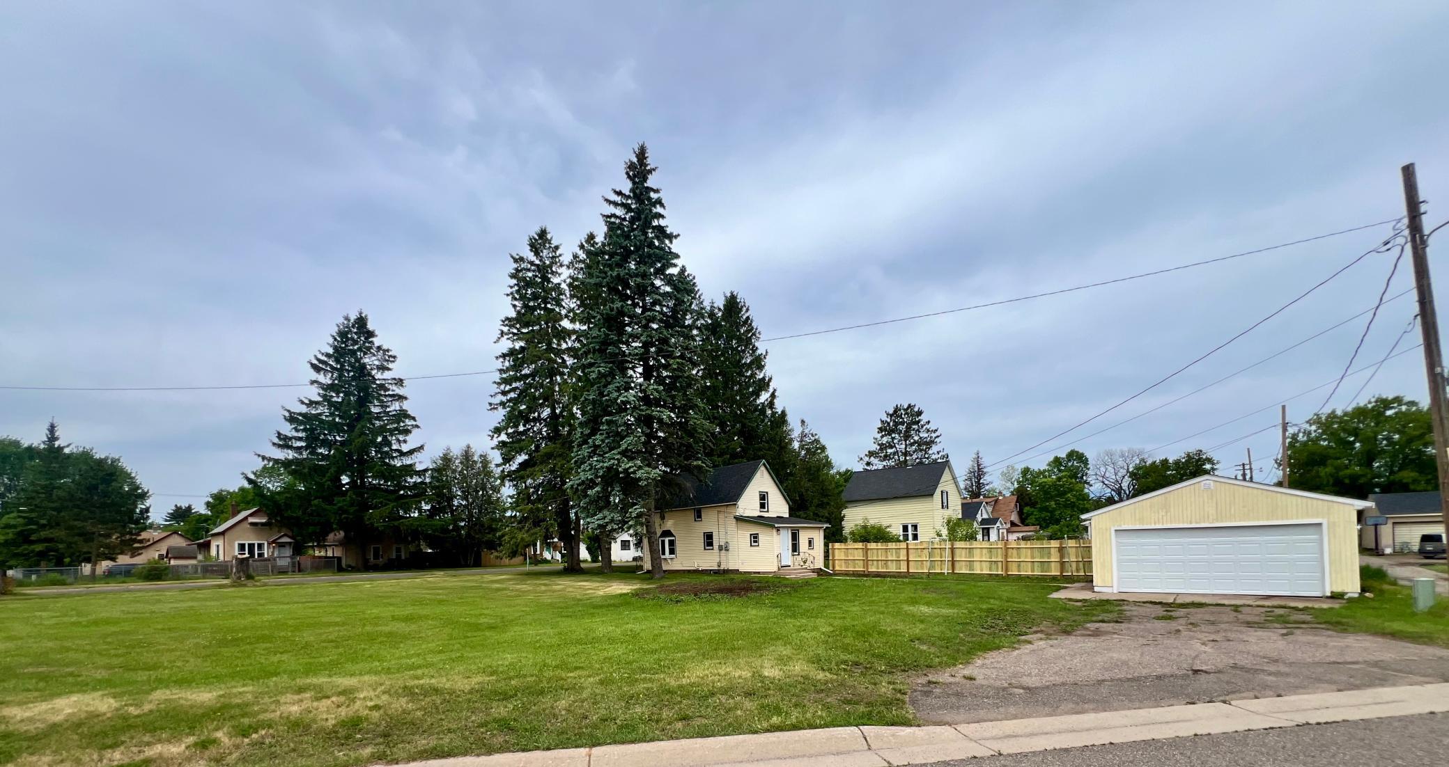 1960 single family home for sale at 214 S 2nd Street in Keewatin, MN — 2 bed, 2 bath (photo 7 of 24)