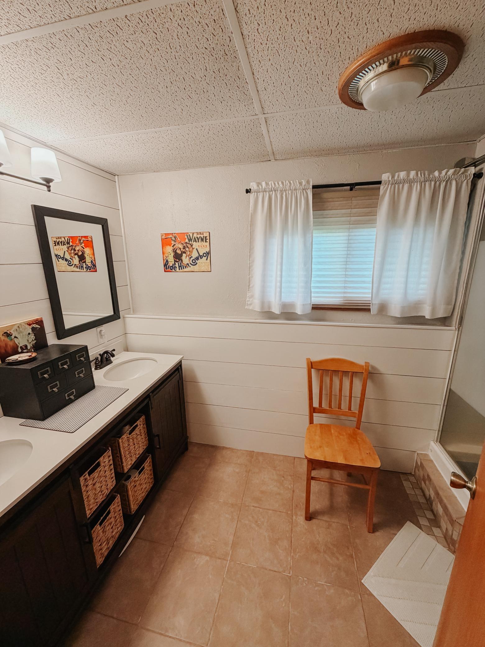 1975 single family home for sale at 40624 Highway 11 in Roseau, MN — 4 bed, 3 bath (photo 28 of 33)