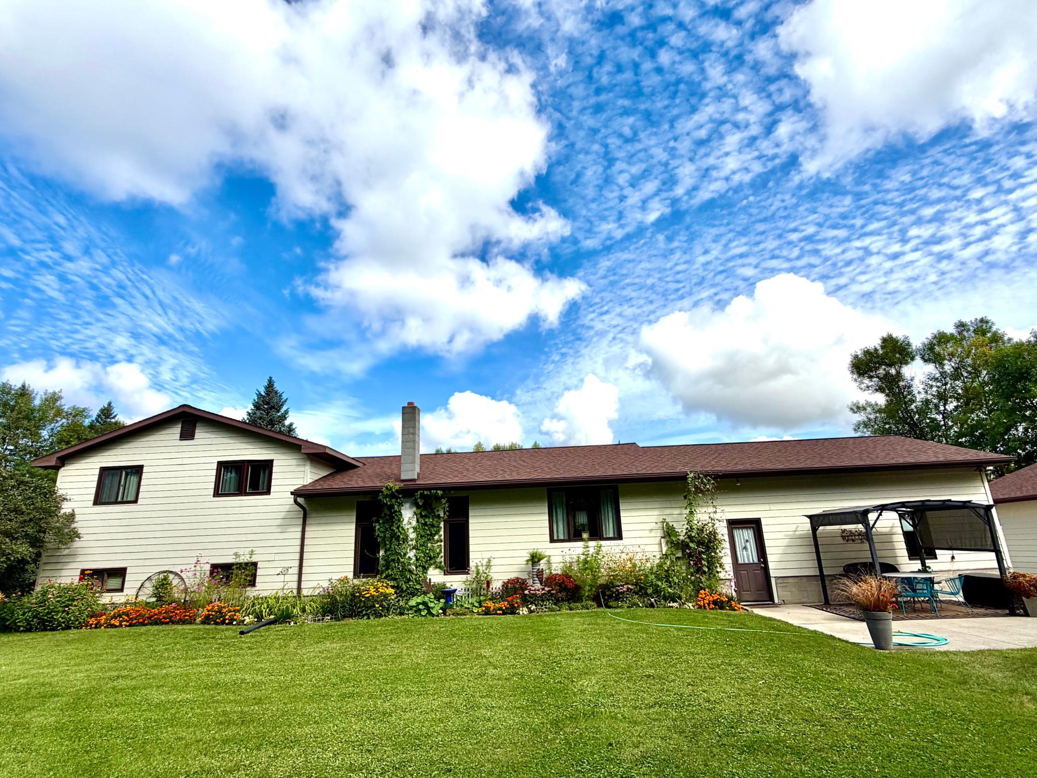 1975 single family home for sale at 40624 Highway 11 in Roseau, MN — 4 bed, 3 bath (photo 7 of 33)