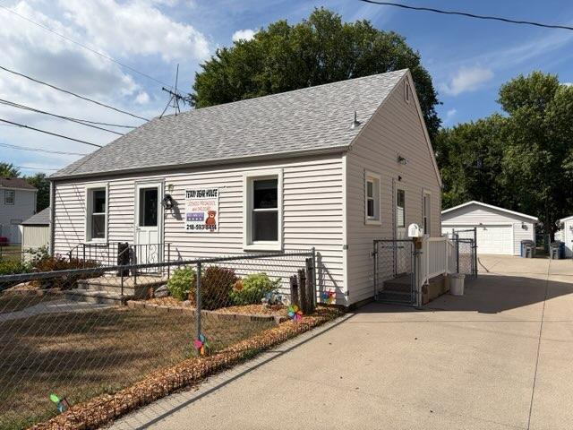 1939 single family home for sale at 1216 4th Avenue N in Moorhead, MN — 2 bed, 1 bath (photo 2 of 6)