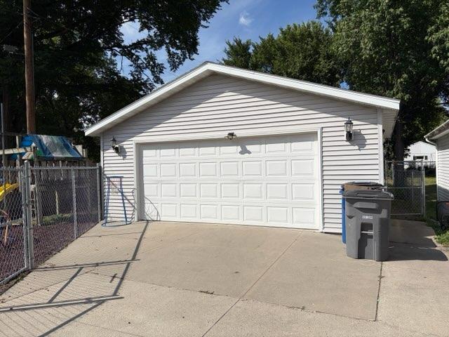 1939 single family home for sale at 1216 4th Avenue N in Moorhead, MN — 2 bed, 1 bath (photo 4 of 6)