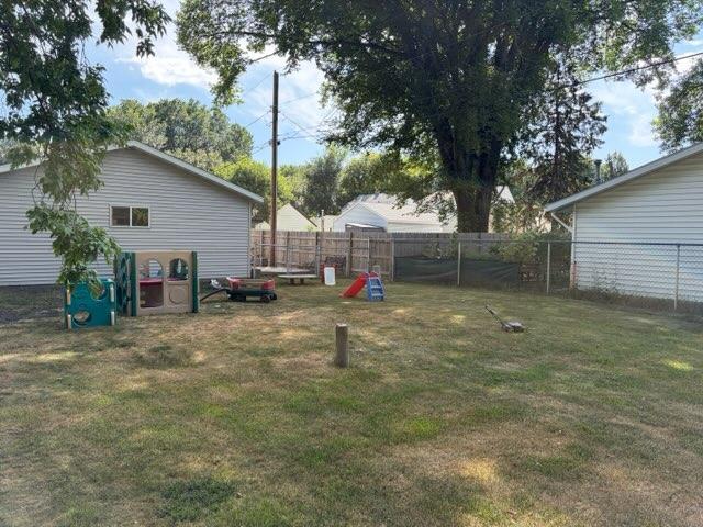 1939 single family home for sale at 1216 4th Avenue N in Moorhead, MN — 2 bed, 1 bath (photo 6 of 6)