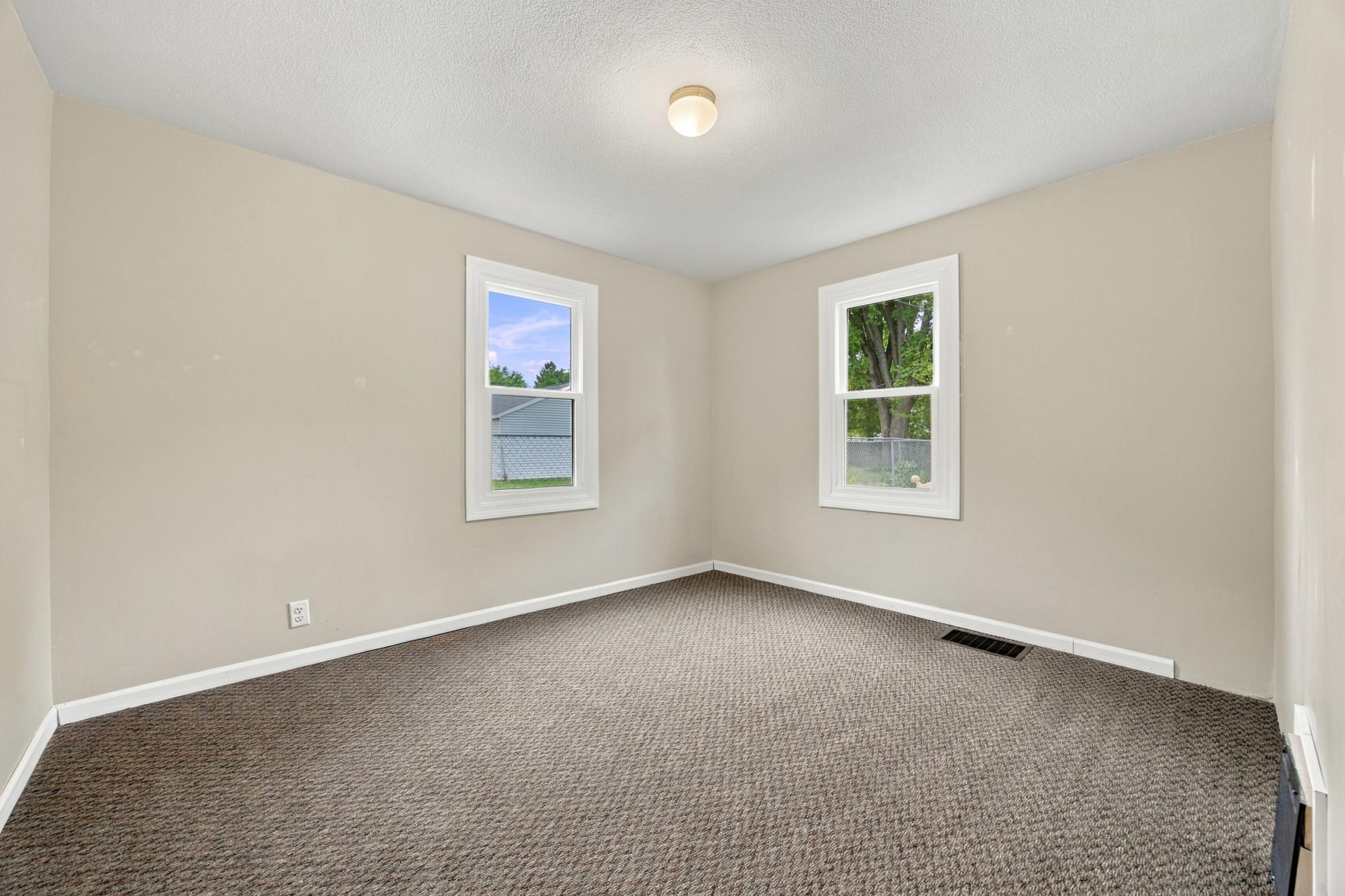 1939 single family home for sale at 1216 4th Avenue N in Moorhead, MN — 2 bed, 1 bath (photo 11 of 27)
