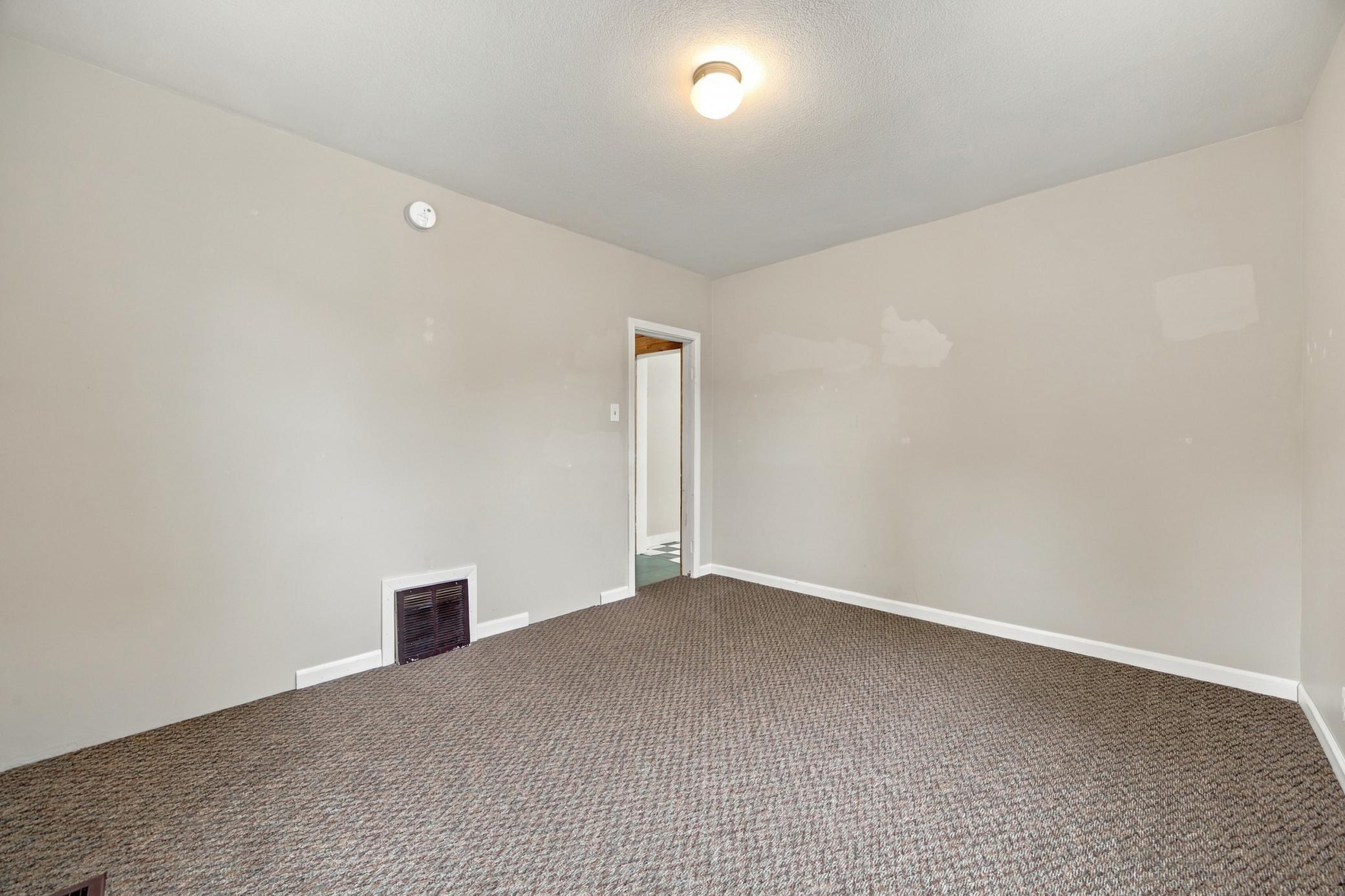 1939 single family home for sale at 1216 4th Avenue N in Moorhead, MN — 2 bed, 1 bath (photo 12 of 27)