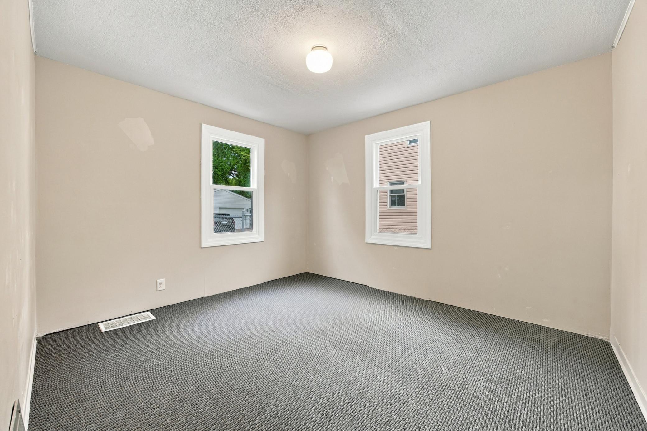 1939 single family home for sale at 1216 4th Avenue N in Moorhead, MN — 2 bed, 1 bath (photo 13 of 27)