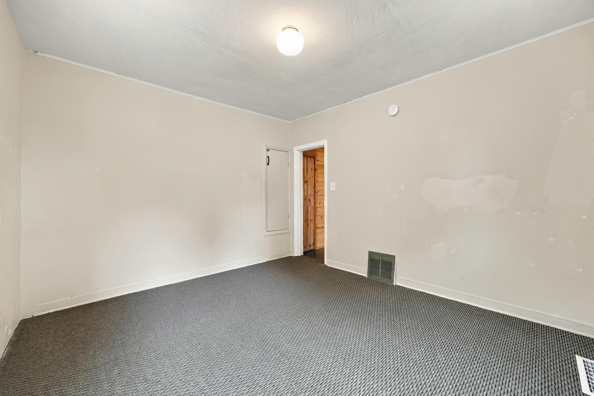 1939 single family home for sale at 1216 4th Avenue N in Moorhead, MN — 2 bed, 1 bath (photo 14 of 27)