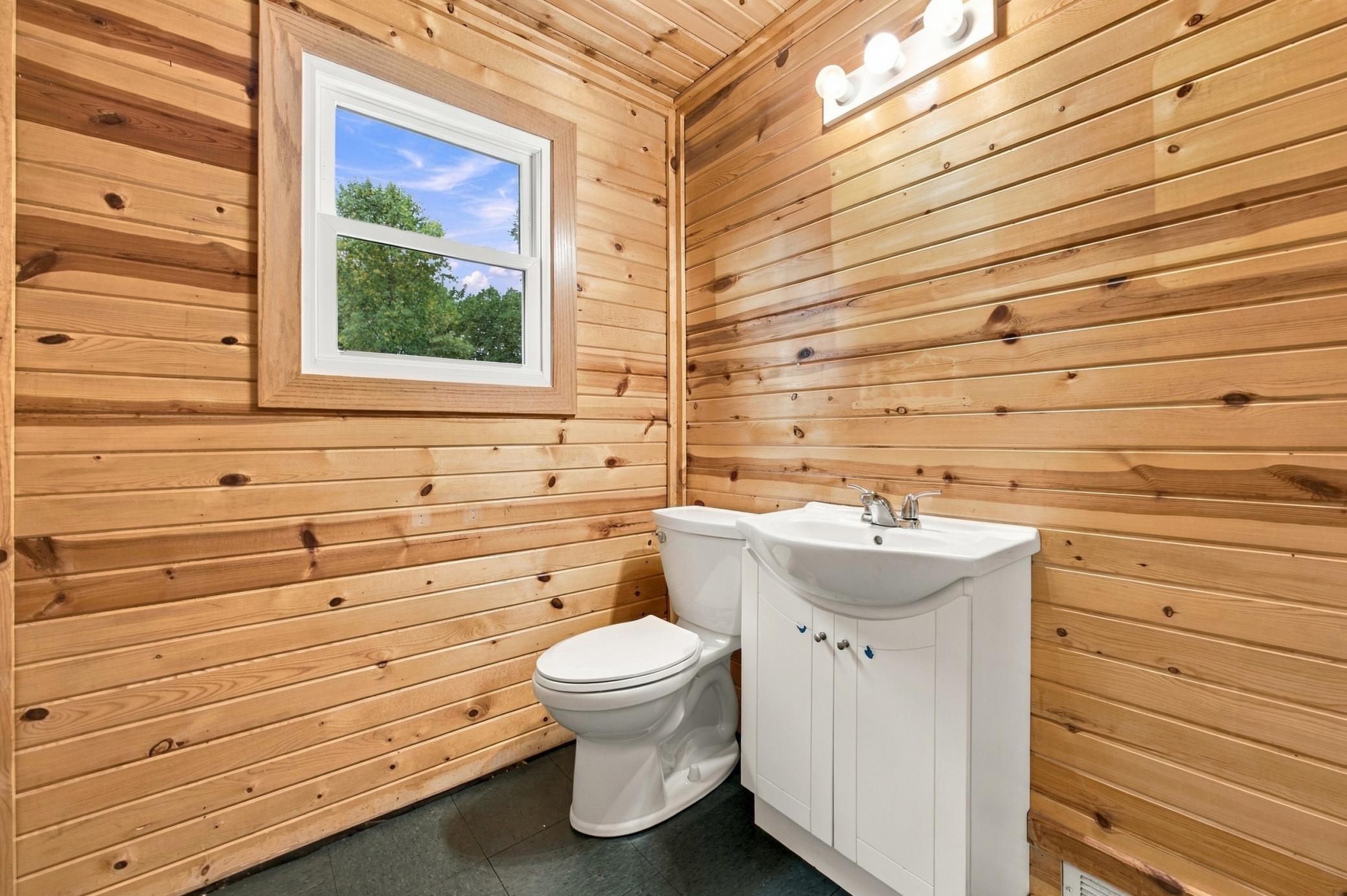 1939 single family home for sale at 1216 4th Avenue N in Moorhead, MN — 2 bed, 1 bath (photo 15 of 27)