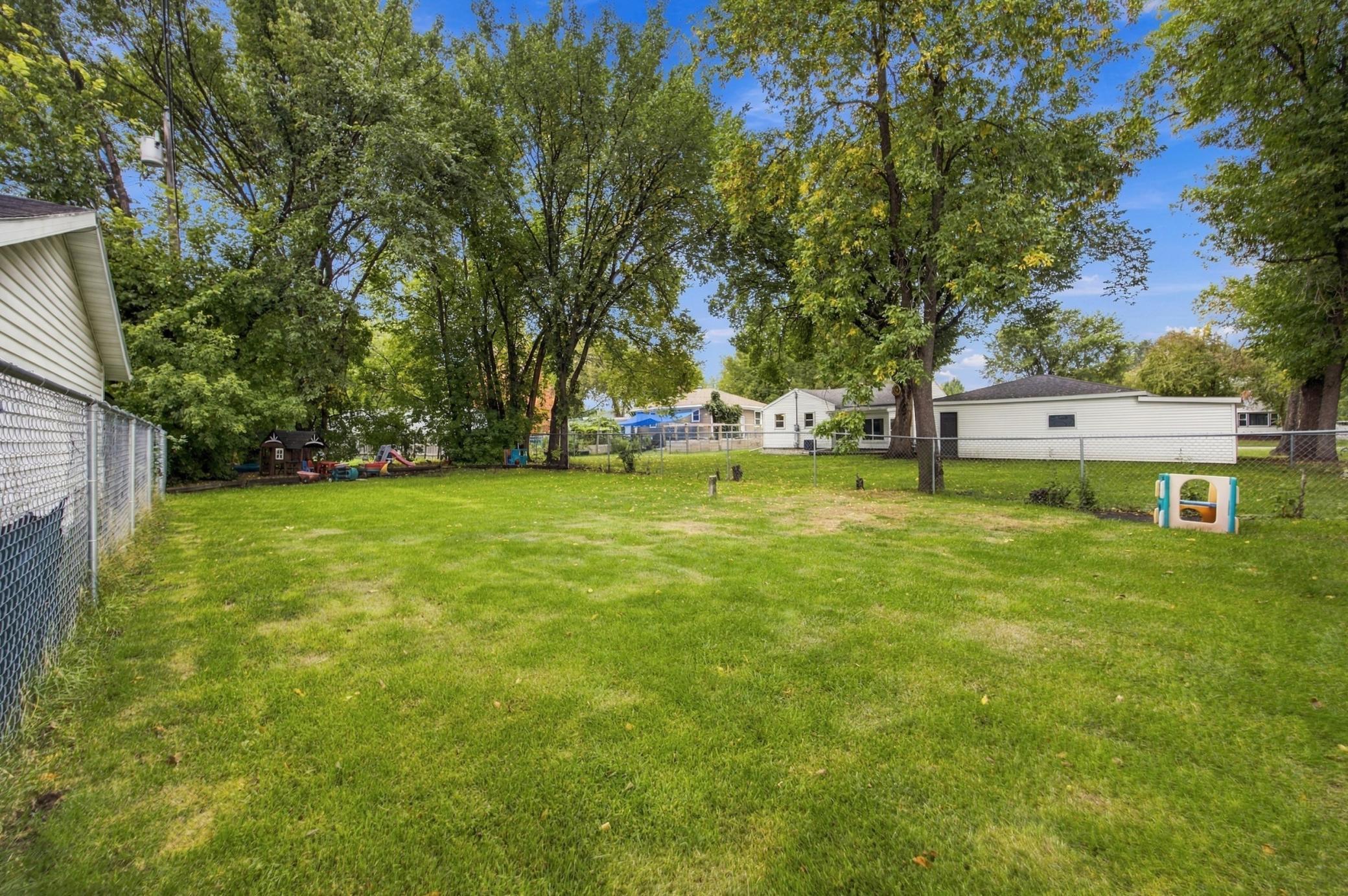 1939 single family home for sale at 1216 4th Avenue N in Moorhead, MN — 2 bed, 1 bath (photo 24 of 27)