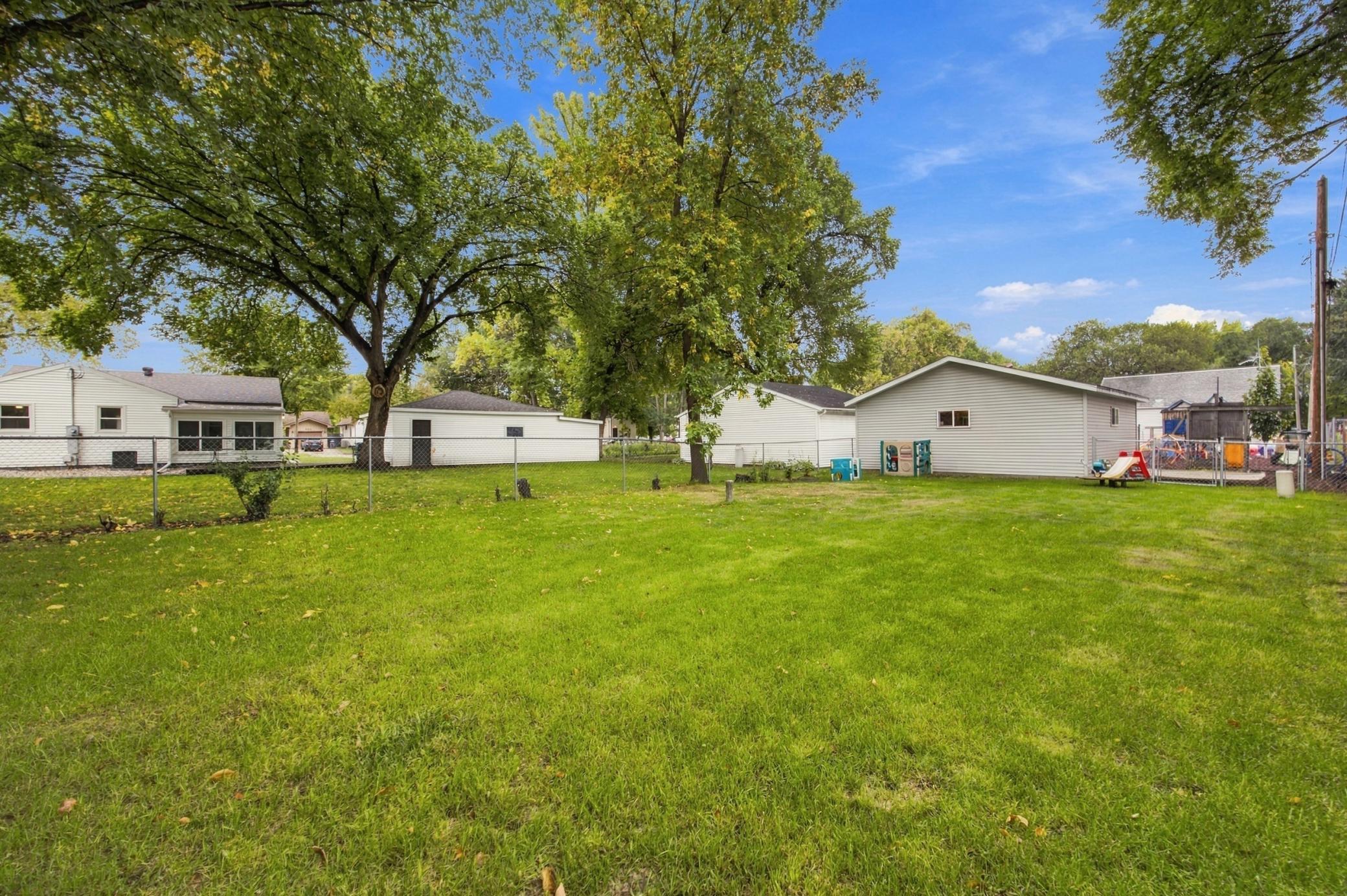 1939 single family home for sale at 1216 4th Avenue N in Moorhead, MN — 2 bed, 1 bath (photo 25 of 27)