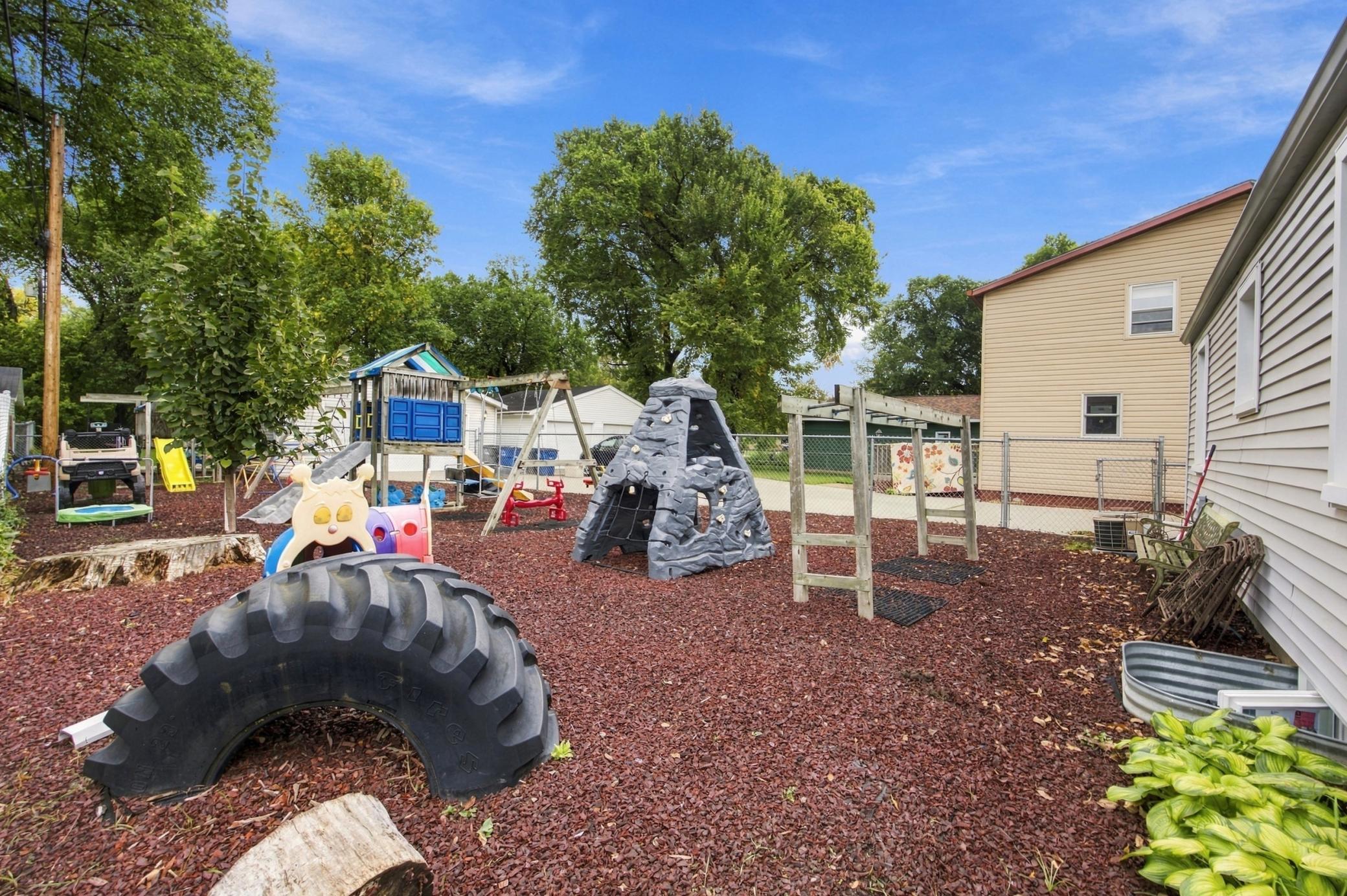 1939 single family home for sale at 1216 4th Avenue N in Moorhead, MN — 2 bed, 1 bath (photo 26 of 27)