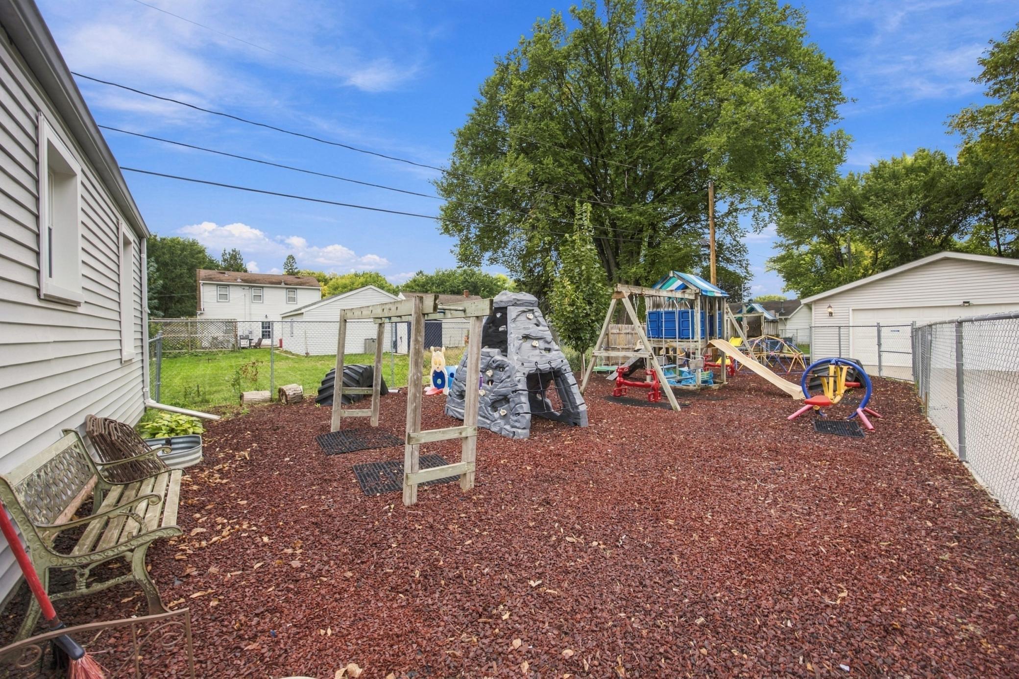 1939 single family home for sale at 1216 4th Avenue N in Moorhead, MN — 2 bed, 1 bath (photo 27 of 27)