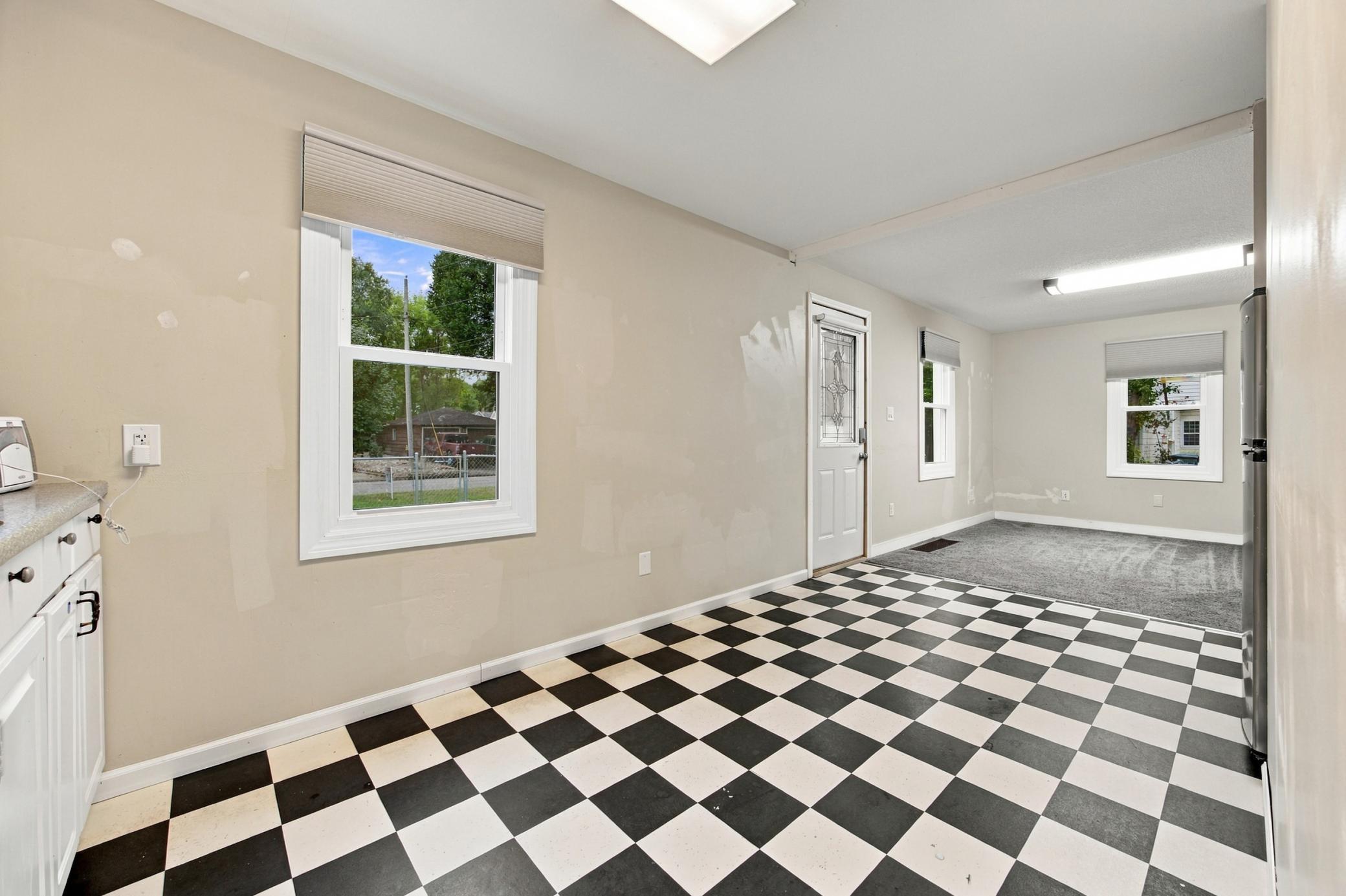1939 single family home for sale at 1216 4th Avenue N in Moorhead, MN — 2 bed, 1 bath (photo 5 of 27)