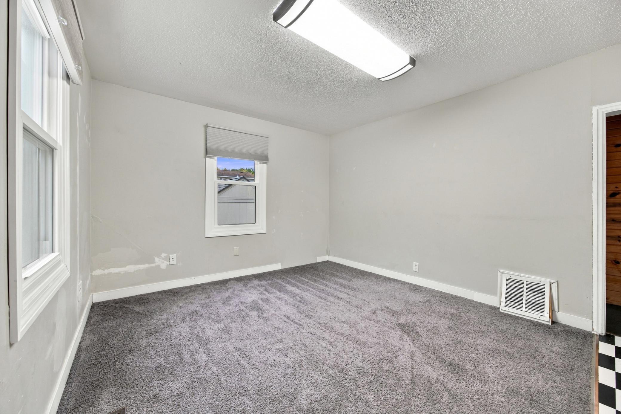 1939 single family home for sale at 1216 4th Avenue N in Moorhead, MN — 2 bed, 1 bath (photo 8 of 27)