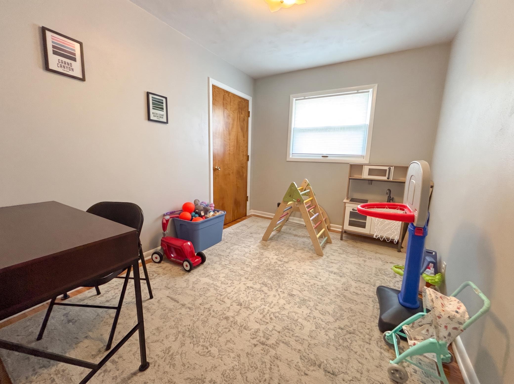 1964 single family home for sale at 1116 E Mount Faith Avenue in Fergus Falls, MN — 4 bed, 2 bath (photo 17 of 41)