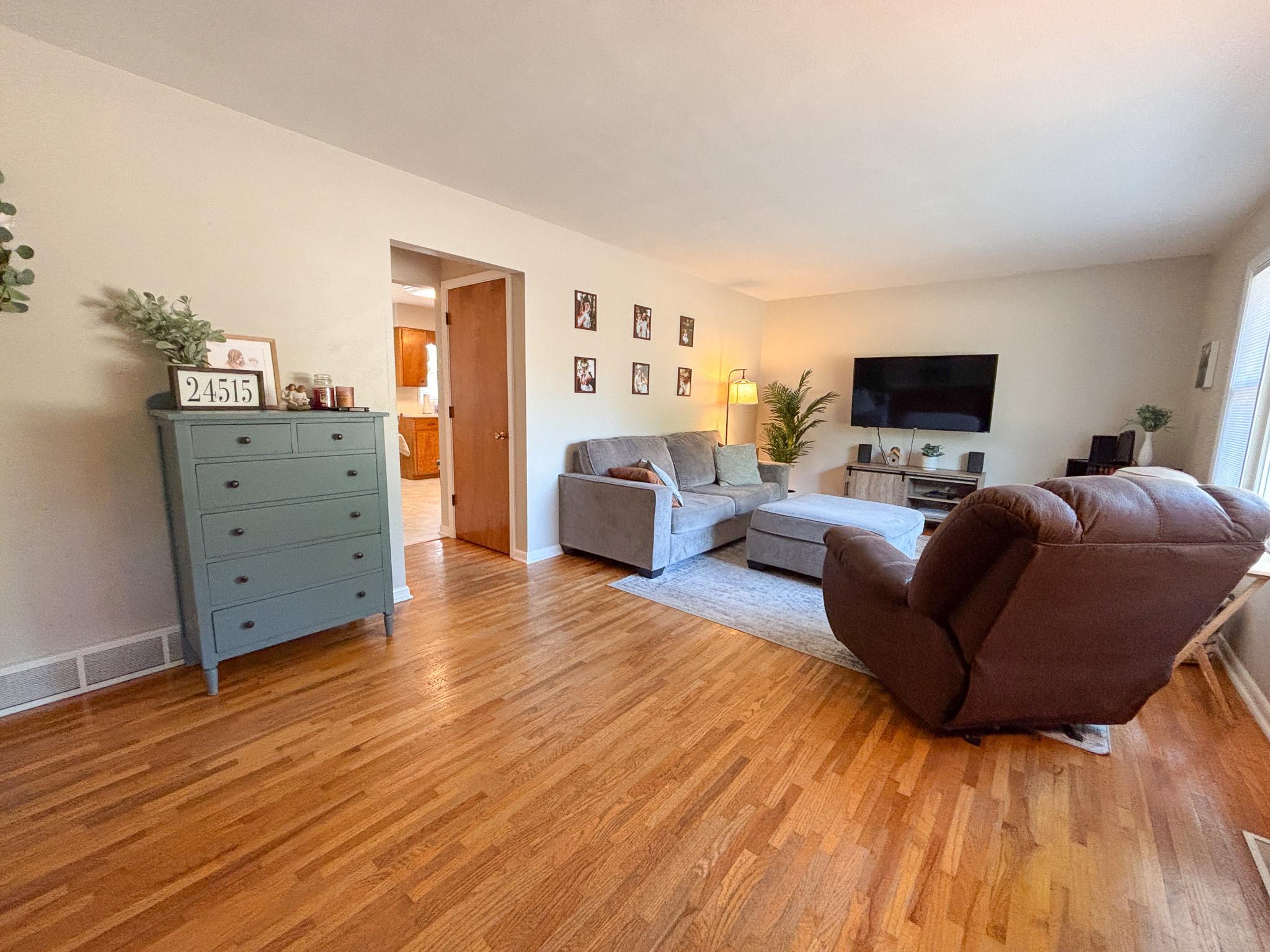 1964 single family home for sale at 1116 E Mount Faith Avenue in Fergus Falls, MN — 4 bed, 2 bath (photo 3 of 41)