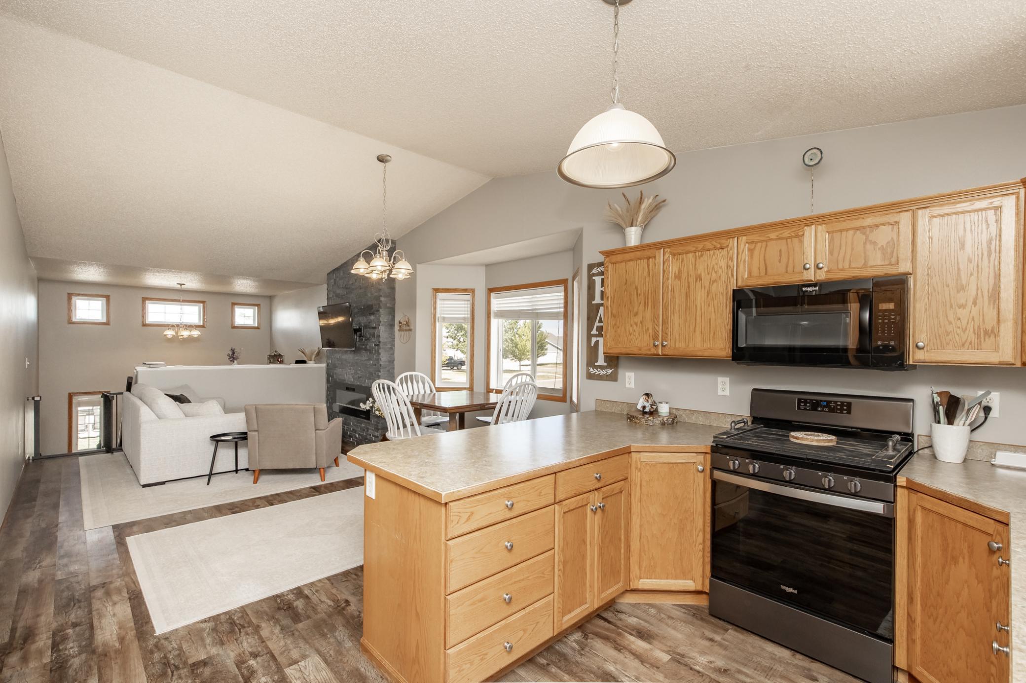 2005 single family home for sale at 1219 DIVERSION Drive W in West Fargo, ND — 3 bed, 2 bath (photo 12 of 43)
