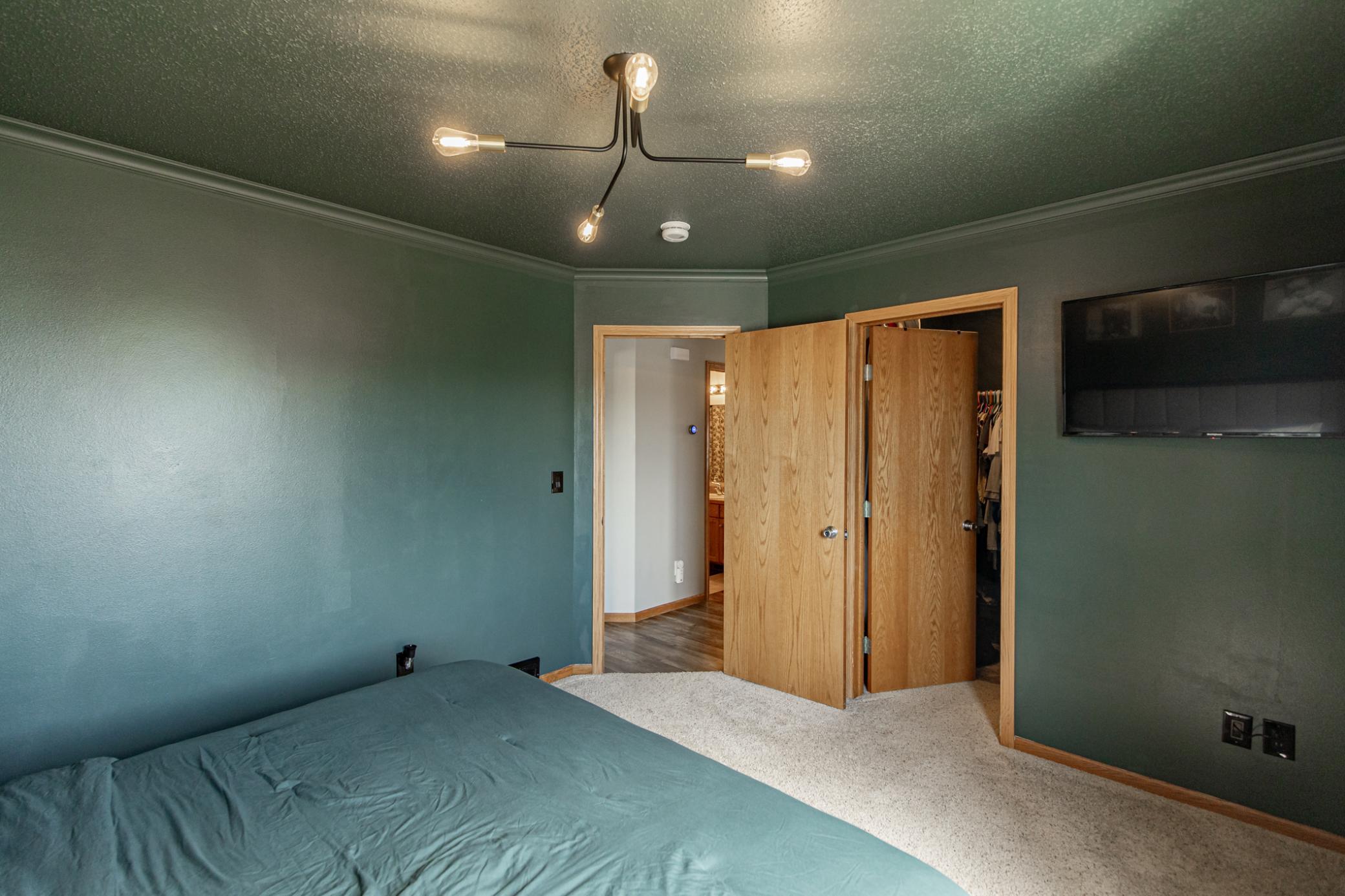2005 single family home for sale at 1219 DIVERSION Drive W in West Fargo, ND — 3 bed, 2 bath (photo 16 of 43)