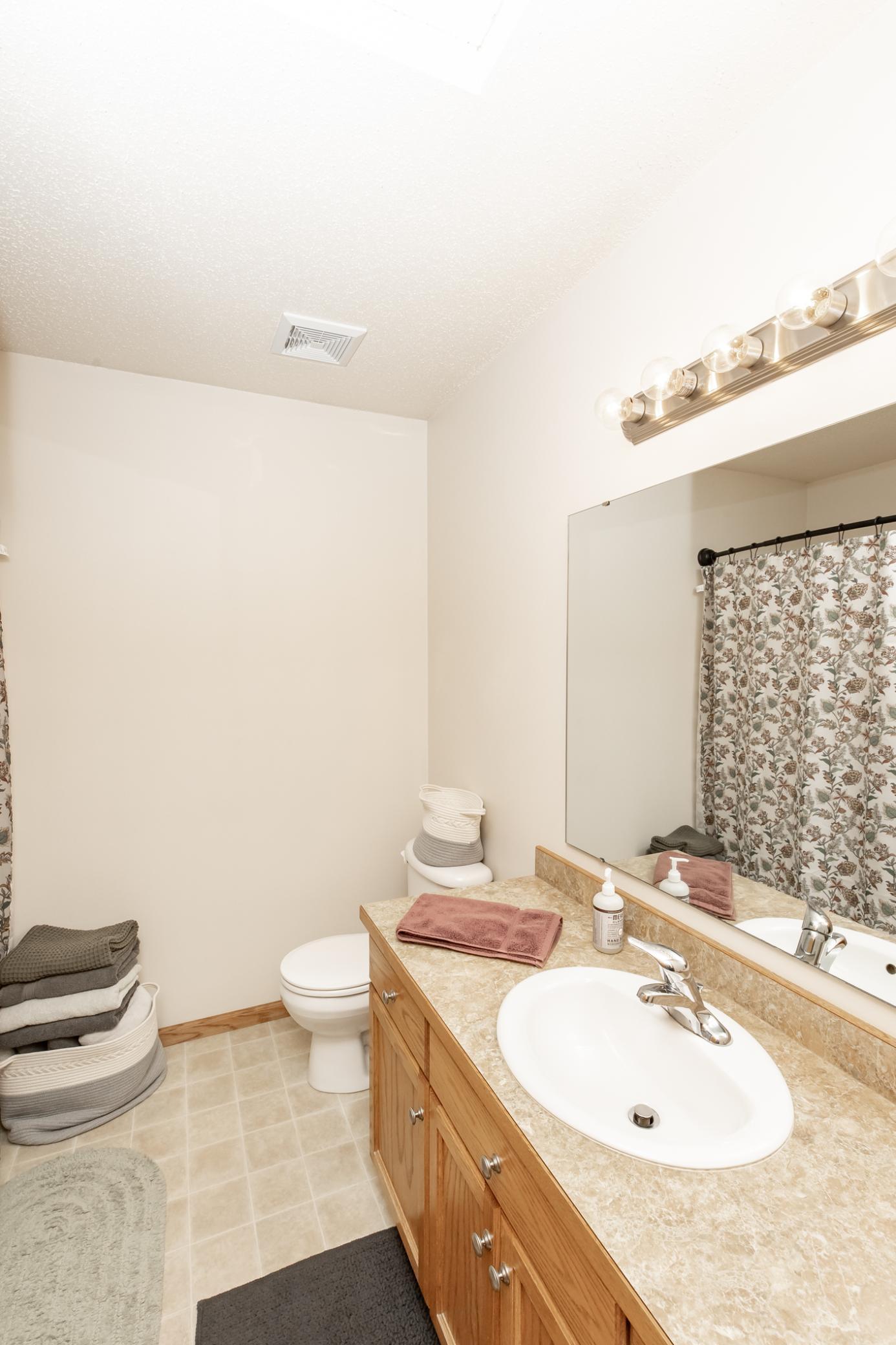 2005 single family home for sale at 1219 DIVERSION Drive W in West Fargo, ND — 3 bed, 2 bath (photo 20 of 43)