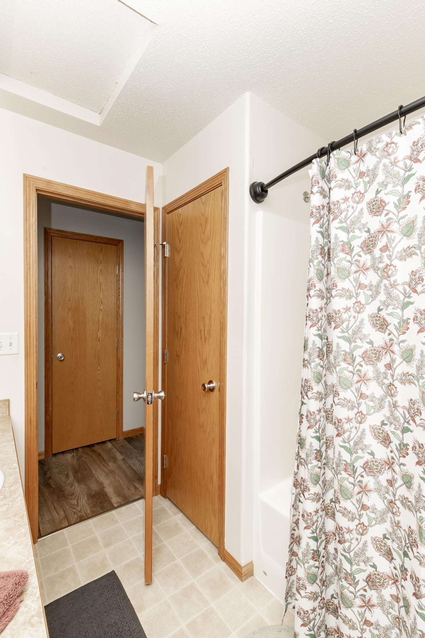 2005 single family home for sale at 1219 DIVERSION Drive W in West Fargo, ND — 3 bed, 2 bath (photo 21 of 43)