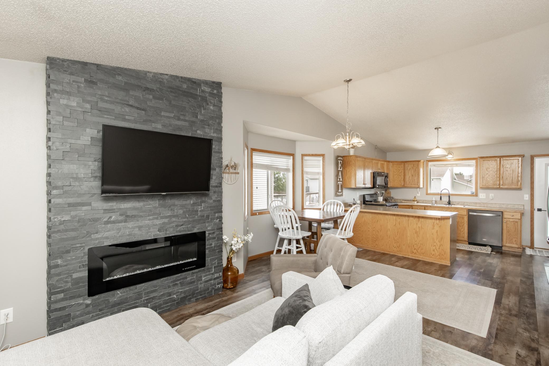 2005 single family home for sale at 1219 DIVERSION Drive W in West Fargo, ND — 3 bed, 2 bath (photo 7 of 43)