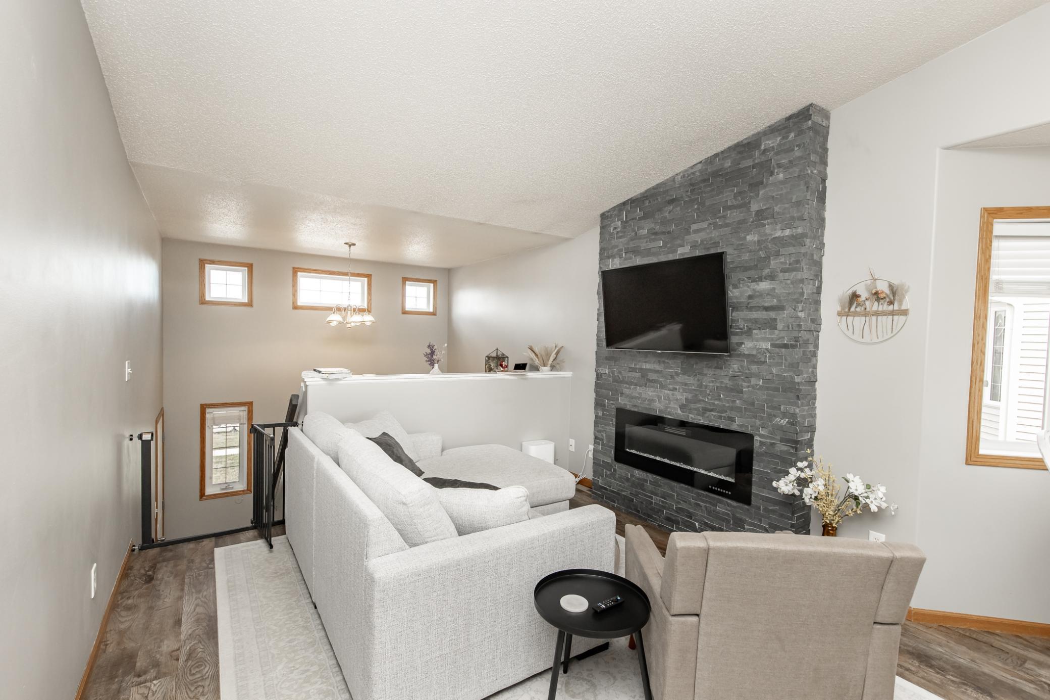 2005 single family home for sale at 1219 DIVERSION Drive W in West Fargo, ND — 3 bed, 2 bath (photo 8 of 43)