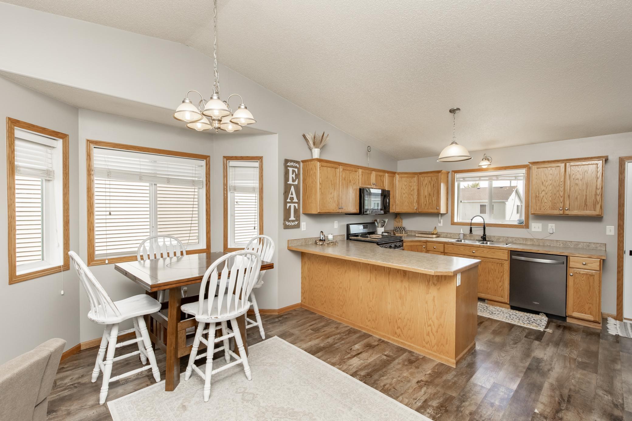 2005 single family home for sale at 1219 DIVERSION Drive W in West Fargo, ND — 3 bed, 2 bath (photo 10 of 43)