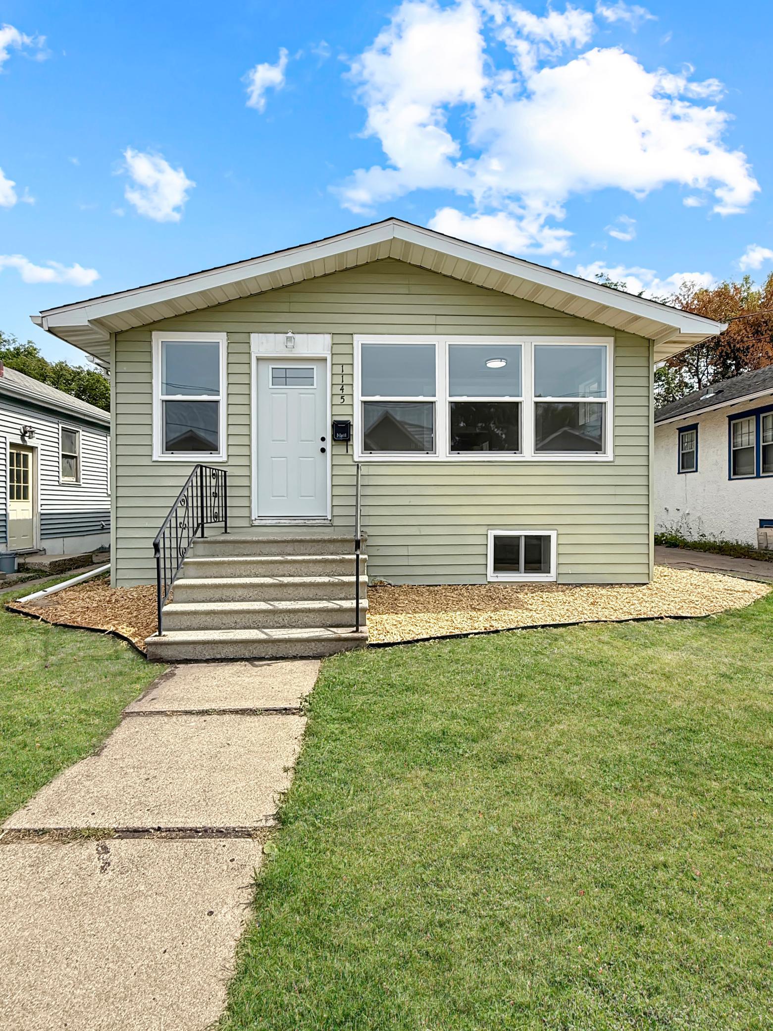 1920 single family home for sale at 1145 9th Street N in Fargo, ND — 4 bed, 2 bath (photo 3 of 34)