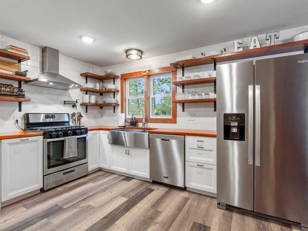 1900 single family home for sale at 42259 Little Pine Road in Emily, MN — 3 bed, 3 bath (photo 2 of 5)