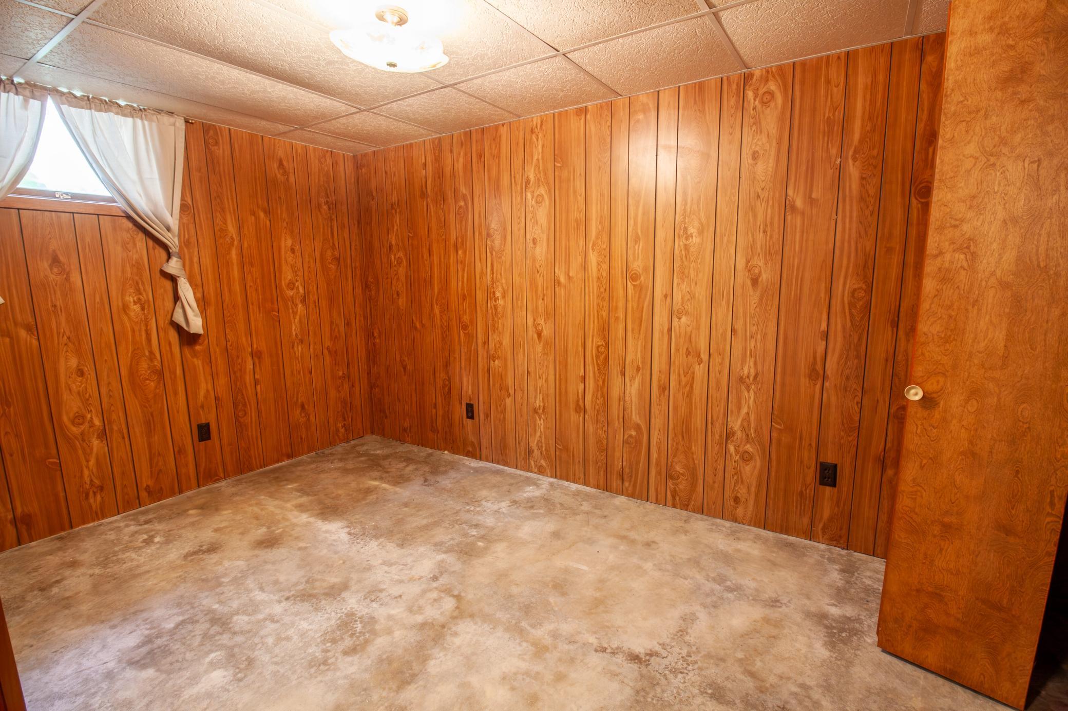 1959 single family home for sale at 919 N Park Street in Fergus Falls, MN — 3 bed, 2 bath (photo 26 of 31)
