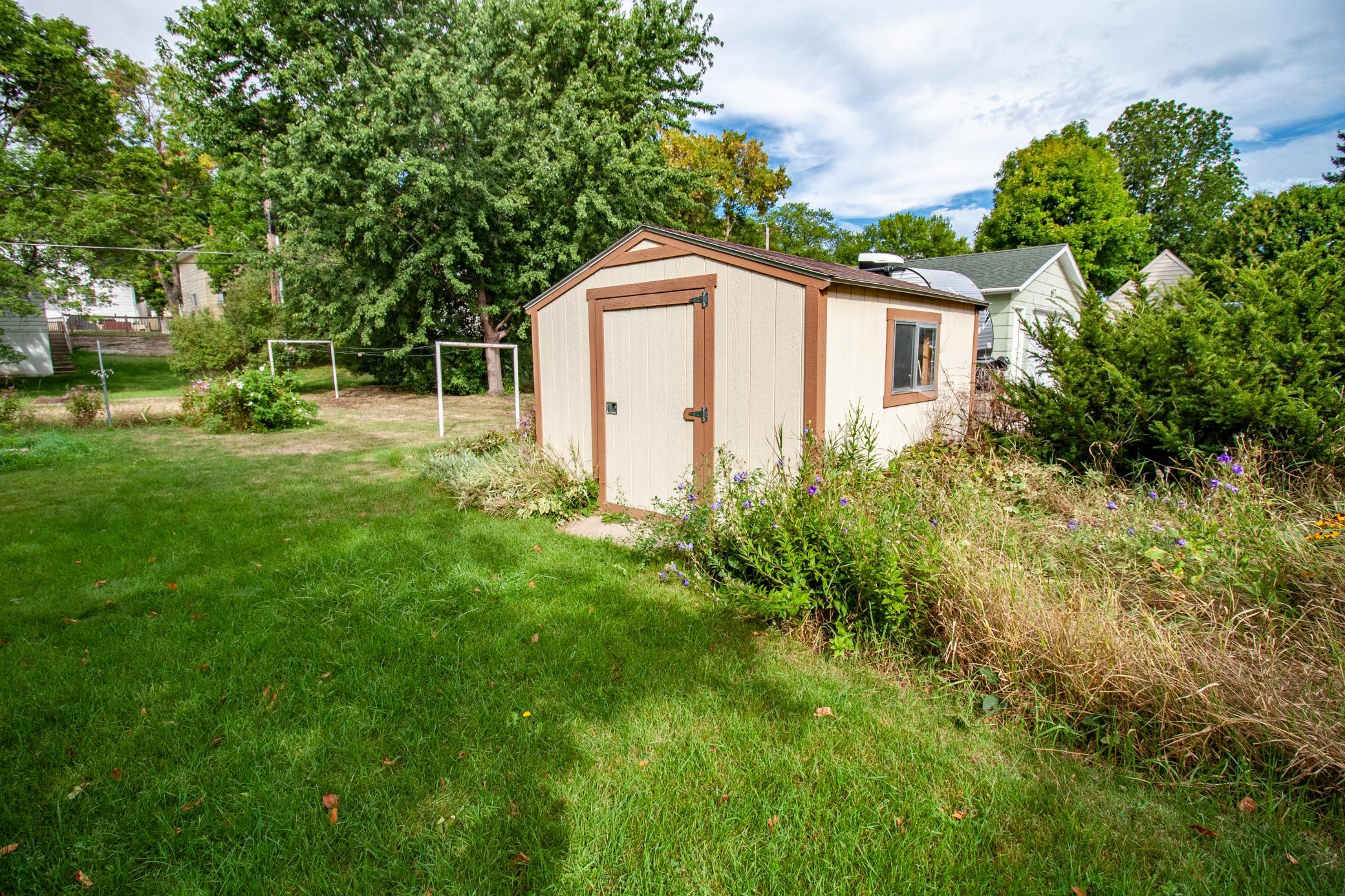 1959 single family home for sale at 919 N Park Street in Fergus Falls, MN — 3 bed, 2 bath (photo 5 of 31)