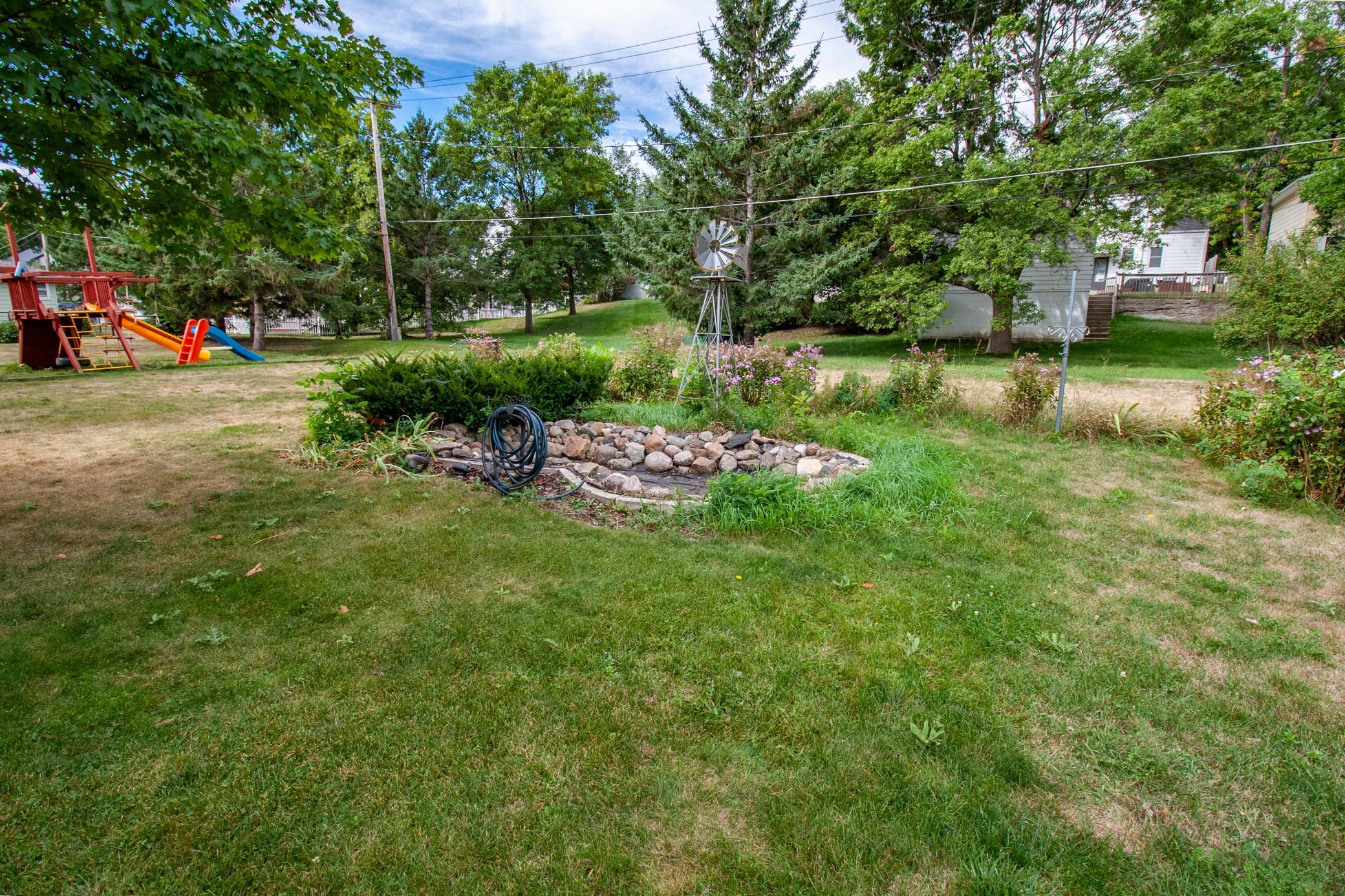 1959 single family home for sale at 919 N Park Street in Fergus Falls, MN — 3 bed, 2 bath (photo 8 of 31)