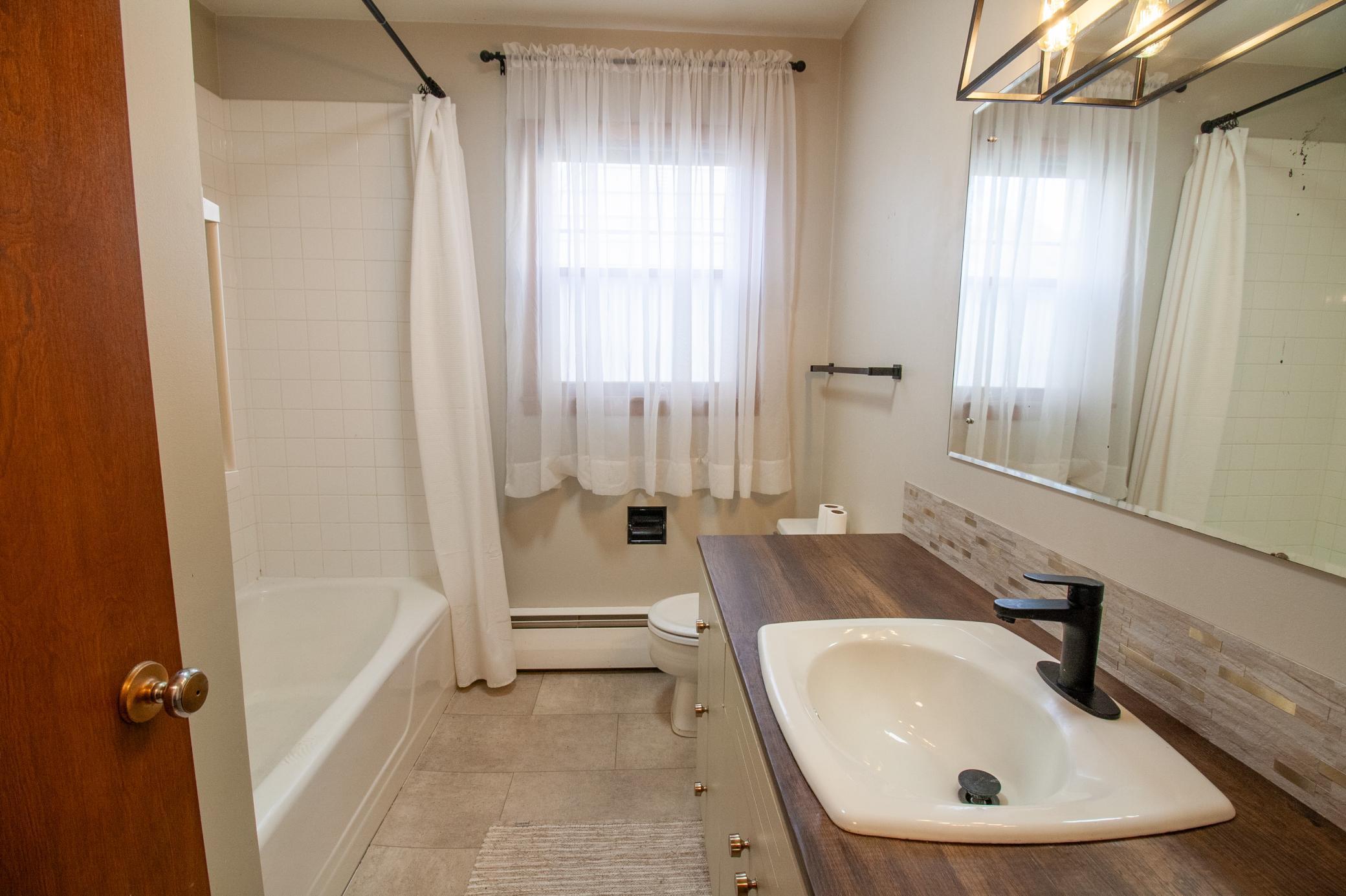 1959 single family home for sale at 919 N Park Street in Fergus Falls, MN — 3 bed, 2 bath (photo 13 of 37)