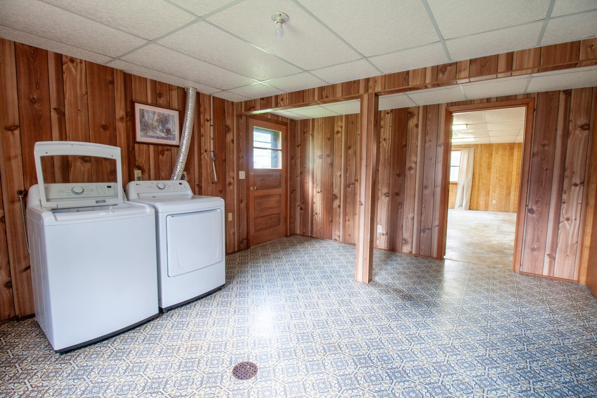 1959 single family home for sale at 919 N Park Street in Fergus Falls, MN — 3 bed, 2 bath (photo 18 of 37)