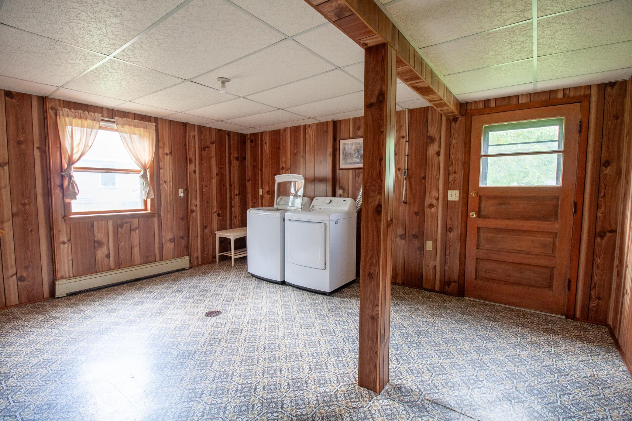 1959 single family home for sale at 919 N Park Street in Fergus Falls, MN — 3 bed, 2 bath (photo 19 of 37)